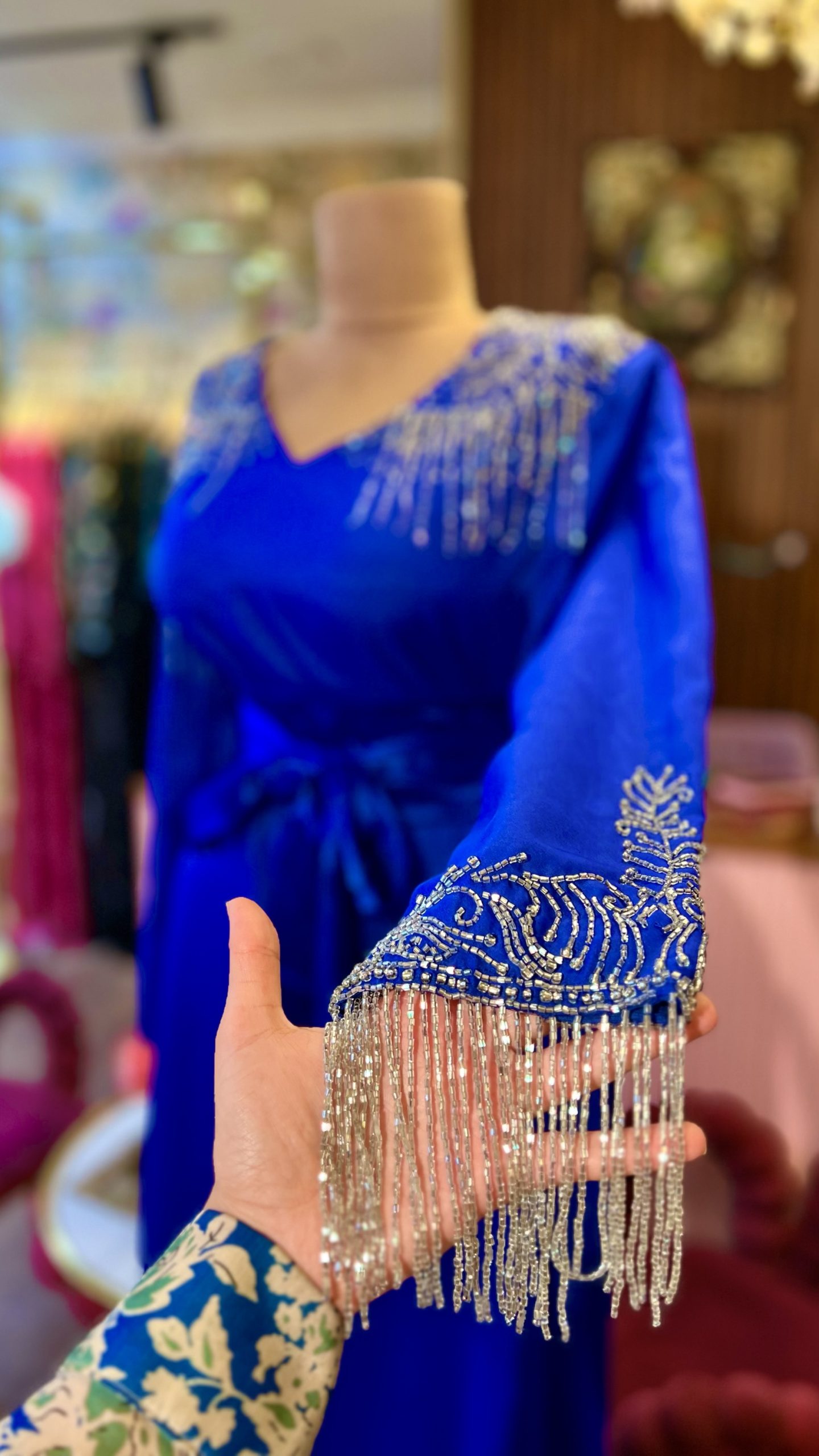 فستان باللون النيلي 💙
