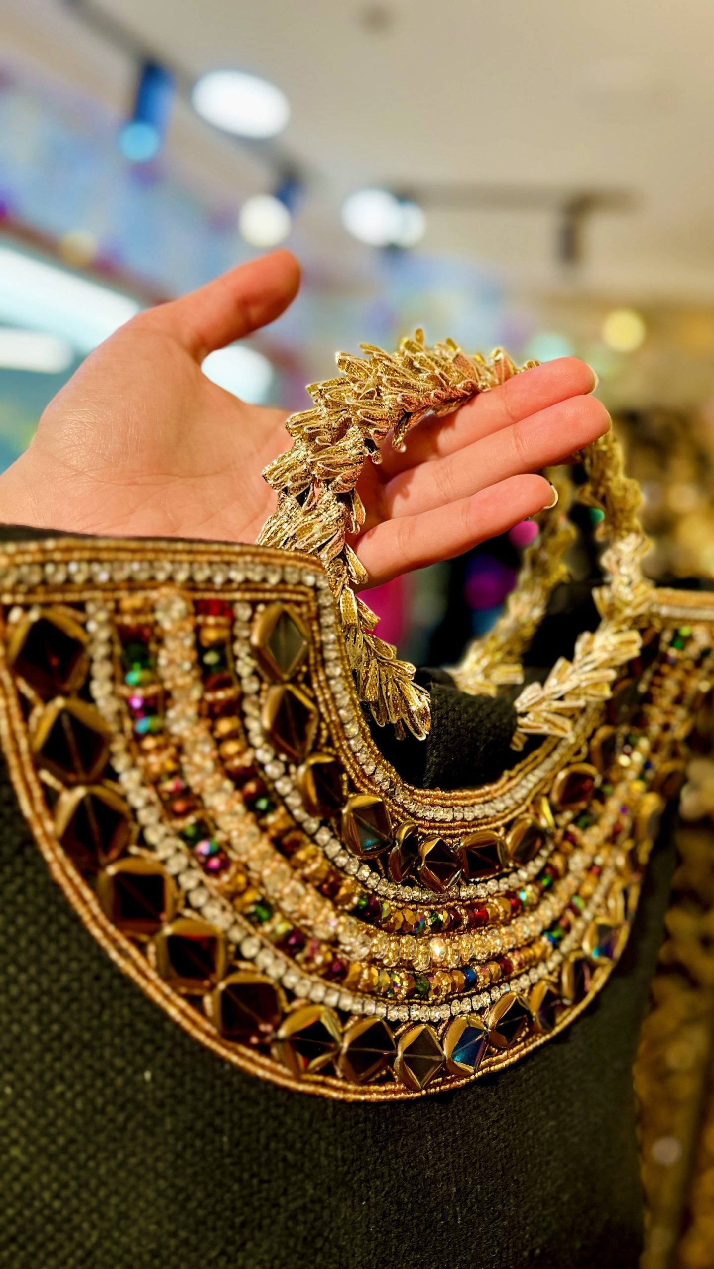 حقيبة فاخرة باللون الأسود شك يدوي