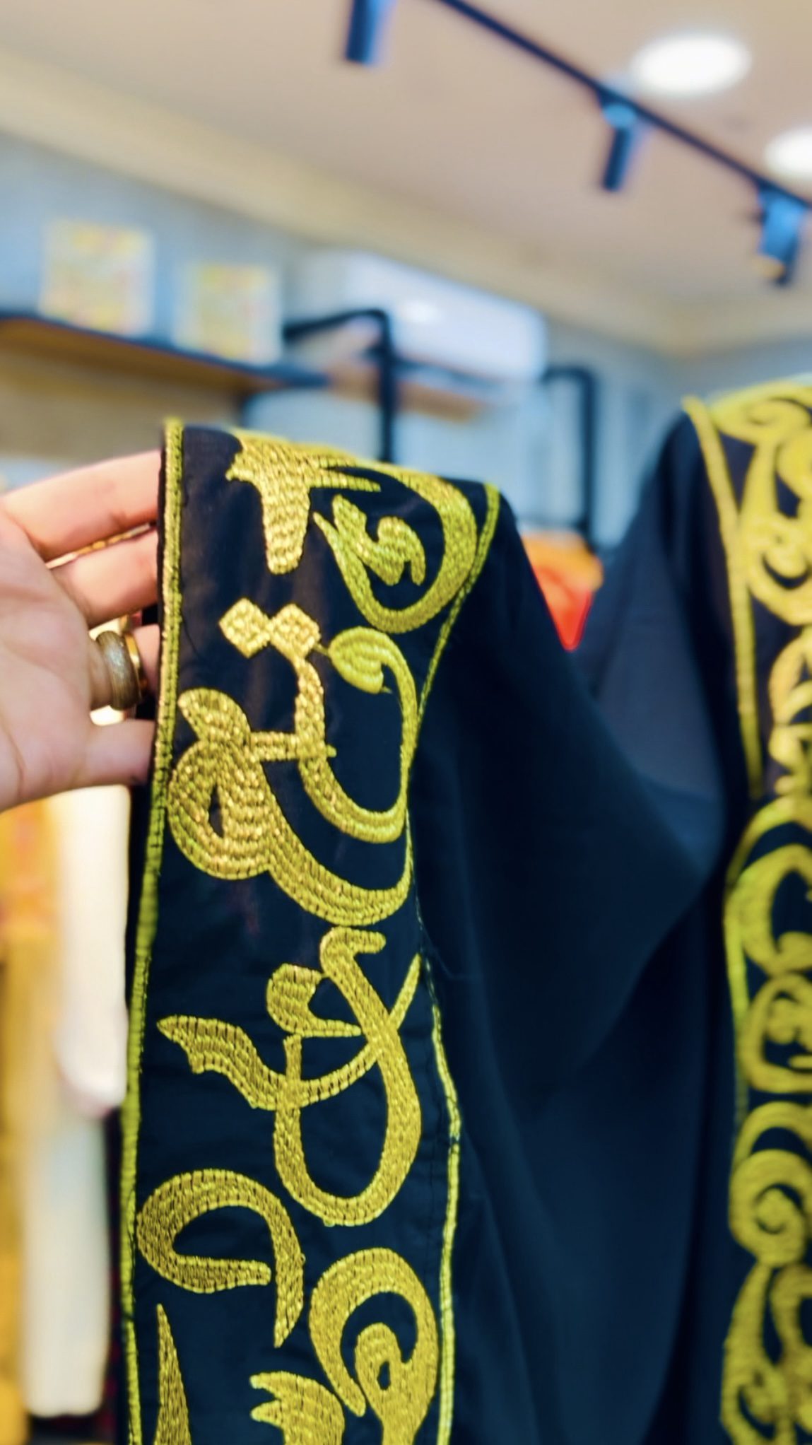 عباية الحروف العربية الفاخرة جدًا