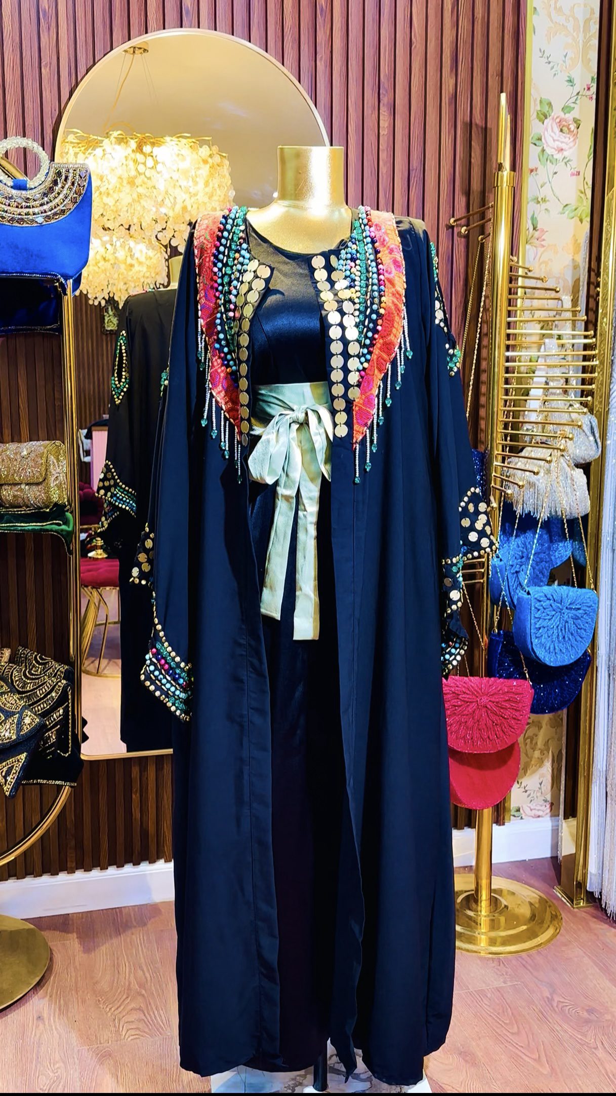 عباية تطريز يدوي مع شك يدوي من الخرز تباع لوحدها