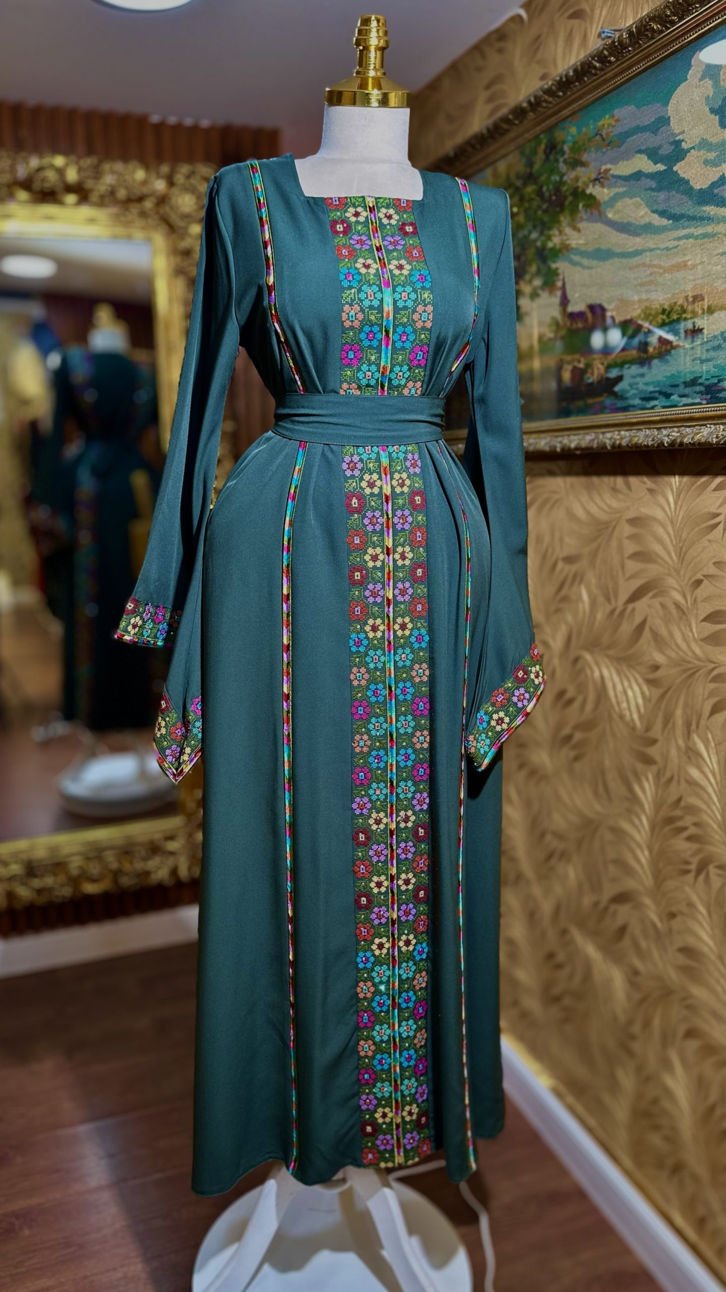 ثوب تراث لون زيتي