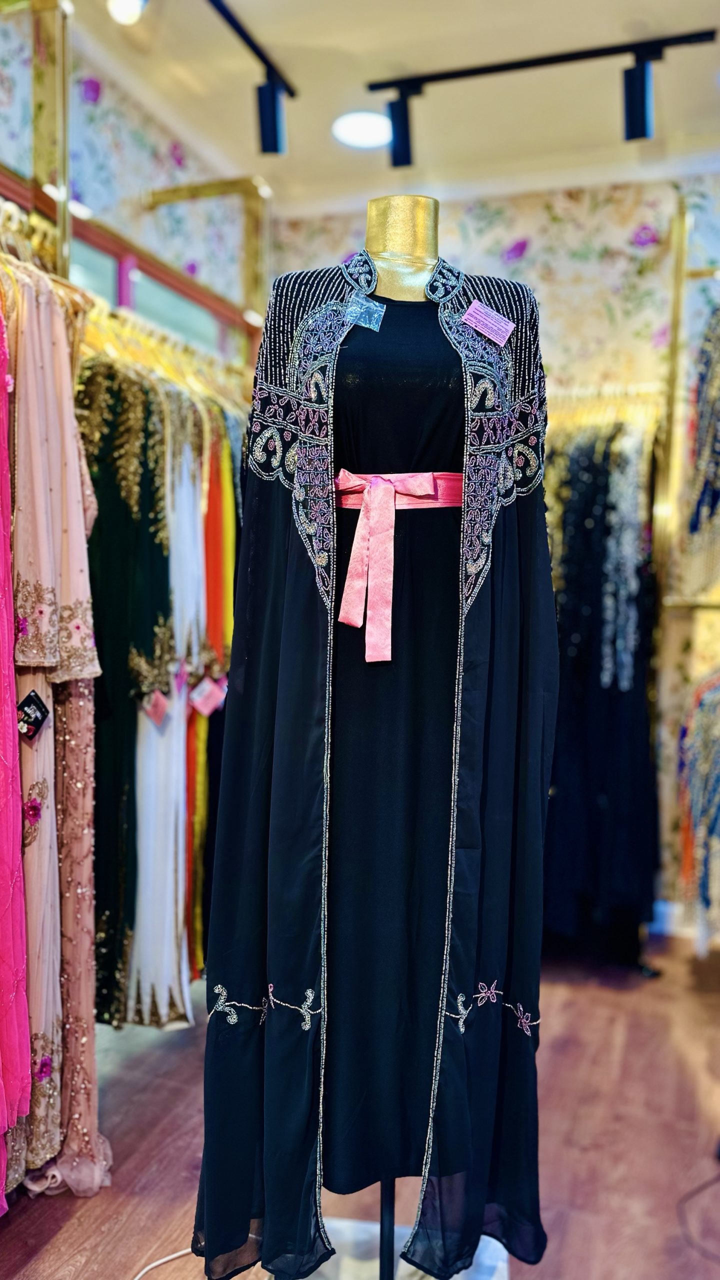 عباي شك خرز لون اسود