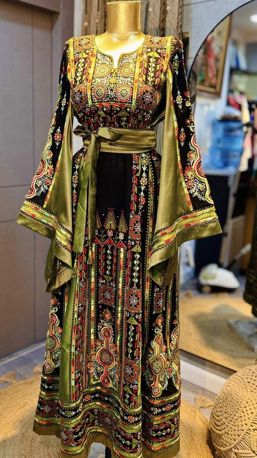 ثوب فخم وثقيل باللون الاخضر - Image 4