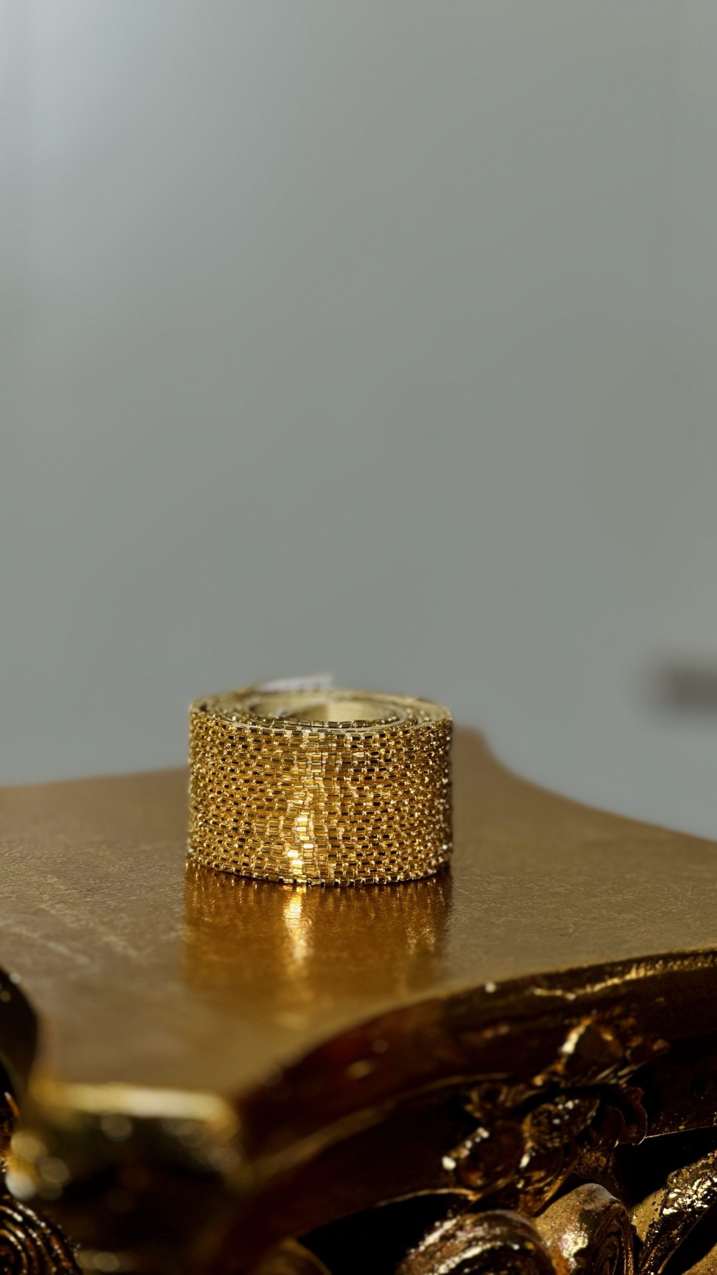 قشاط شك خرز يدوي باللون الذهبي