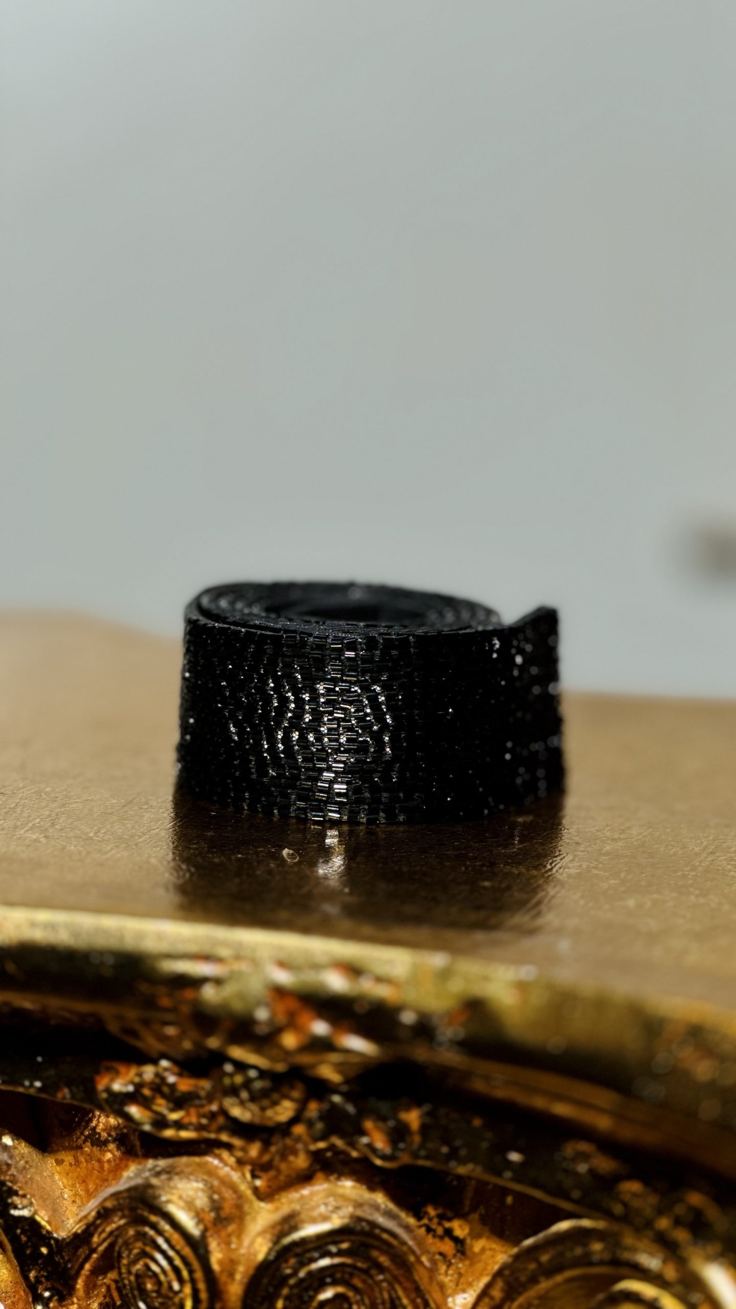 قشاط شك خرز يدوي باللون الاسود