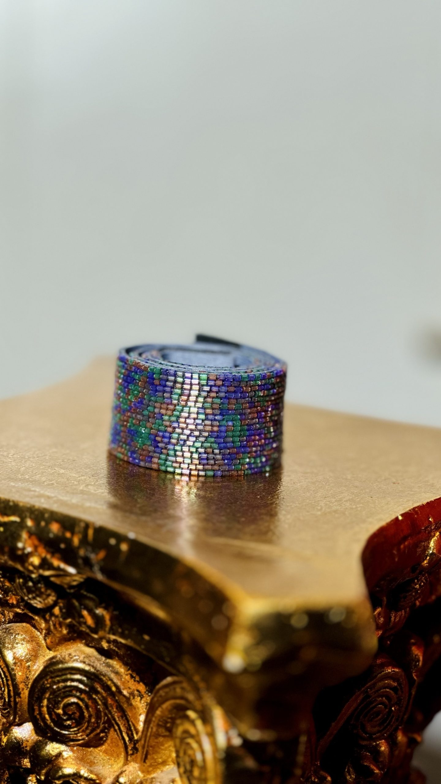 قشاط شك خرز يدوي باللون النهدي لموج