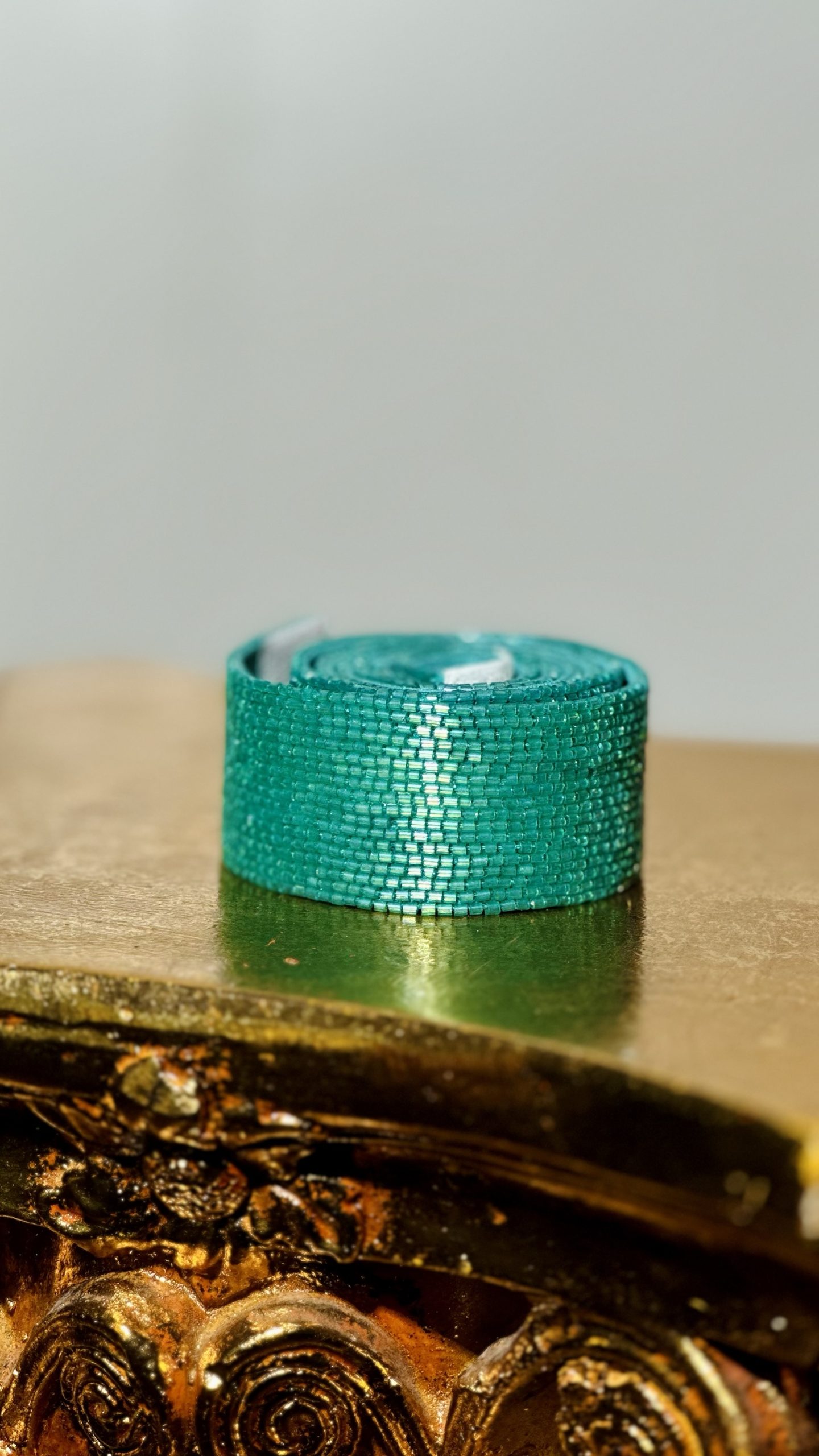 قشاط شك خرز يدوي باللون تركواز