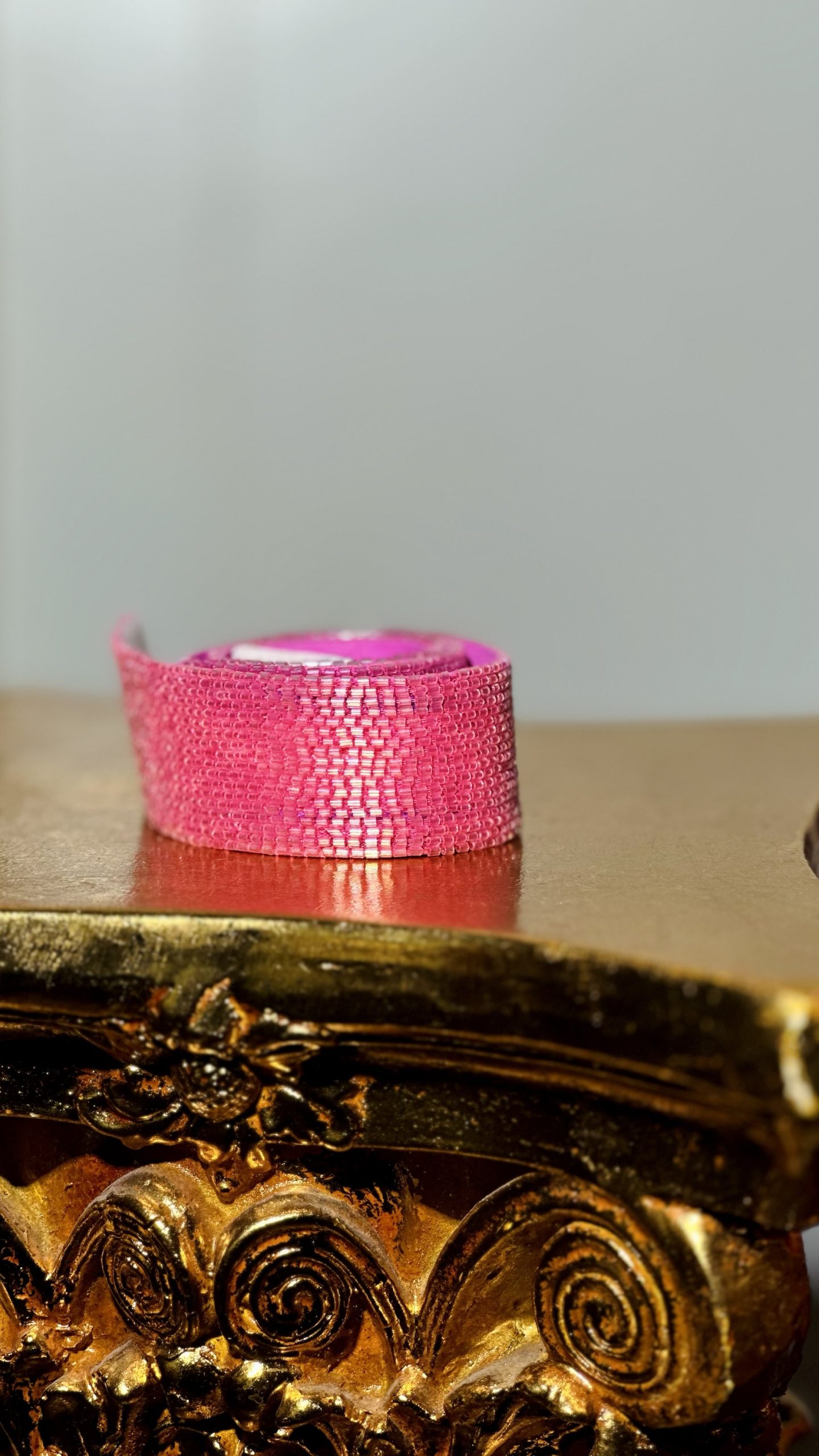 قشاط شك خرز يدوي باللون الفوشي