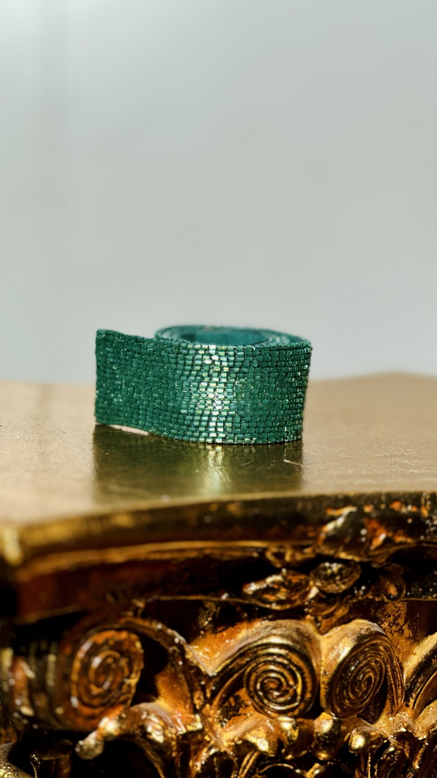 قشاط شك خرز يدوي باللون الاخضر