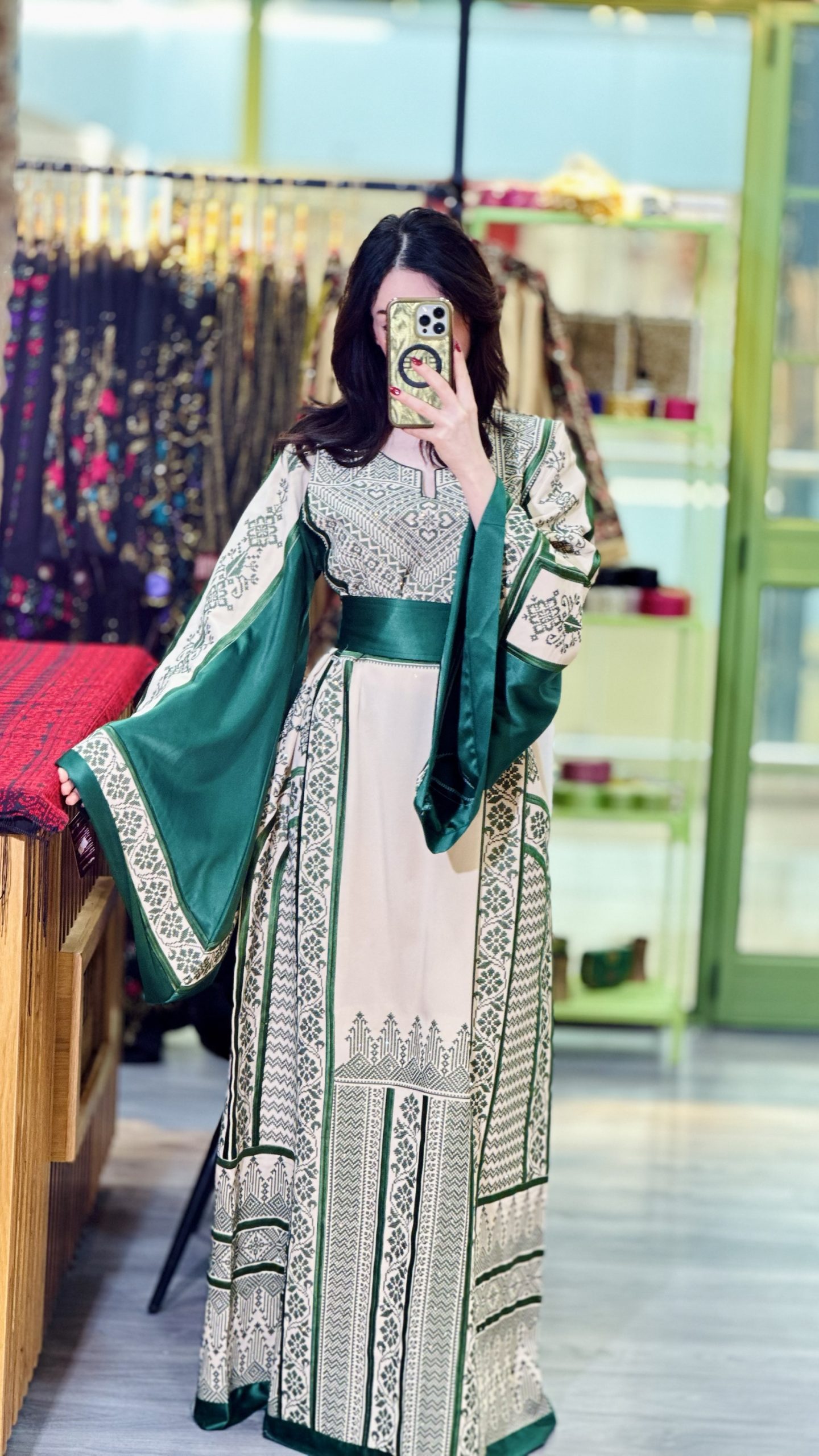 ثوب فخم وثقيل