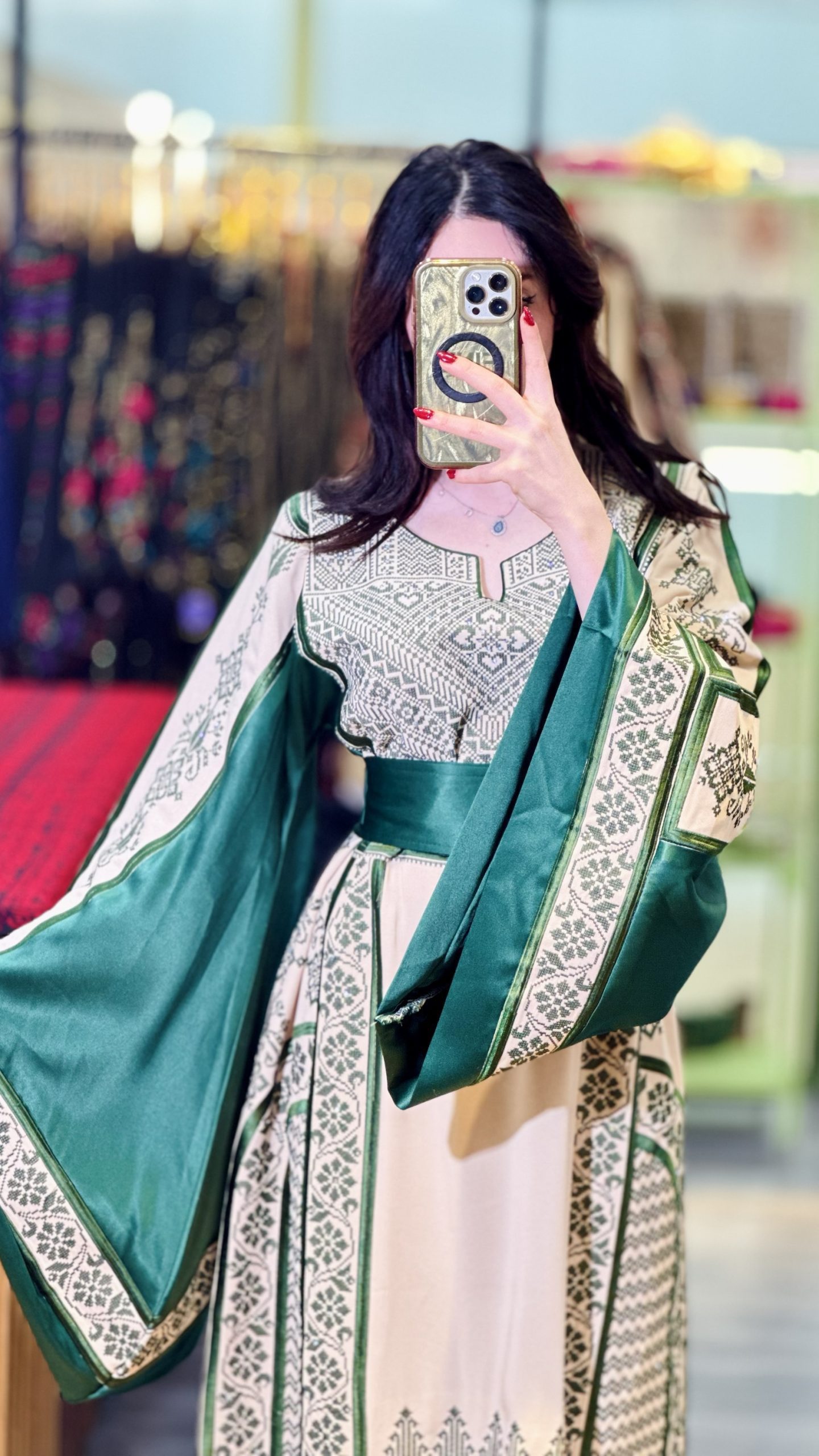 ثوب فخم وثقيل