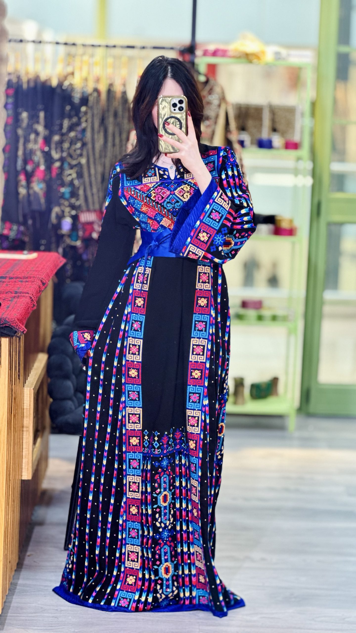 ثوب شك خرز باللون مميزة