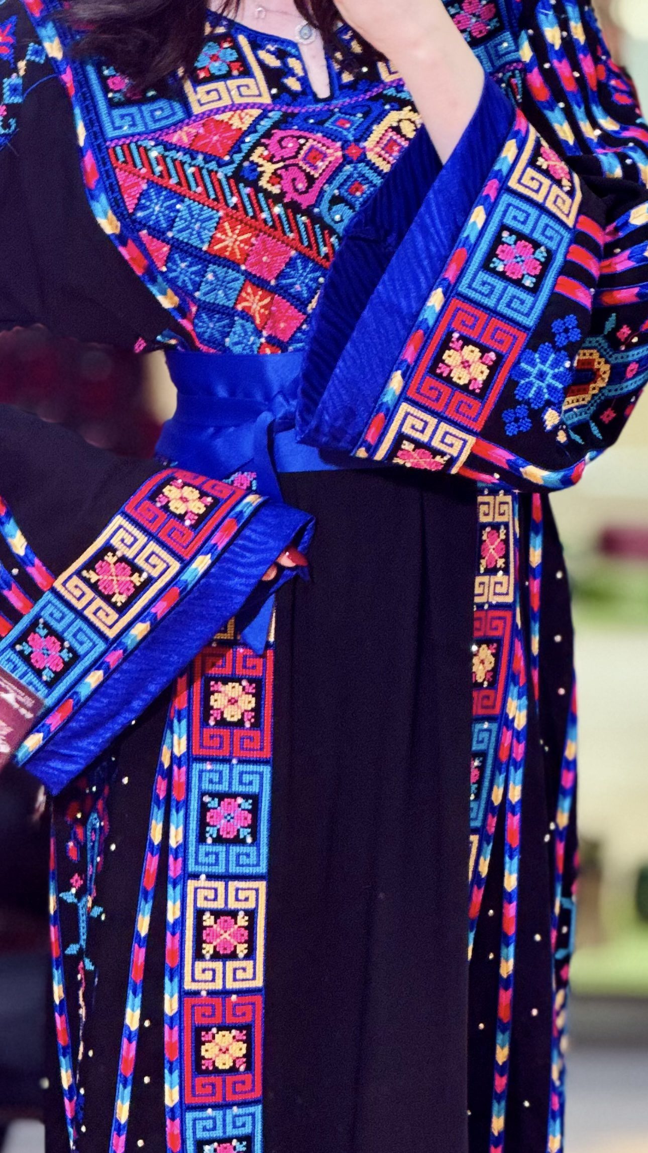 ثوب شك خرز باللون مميزة