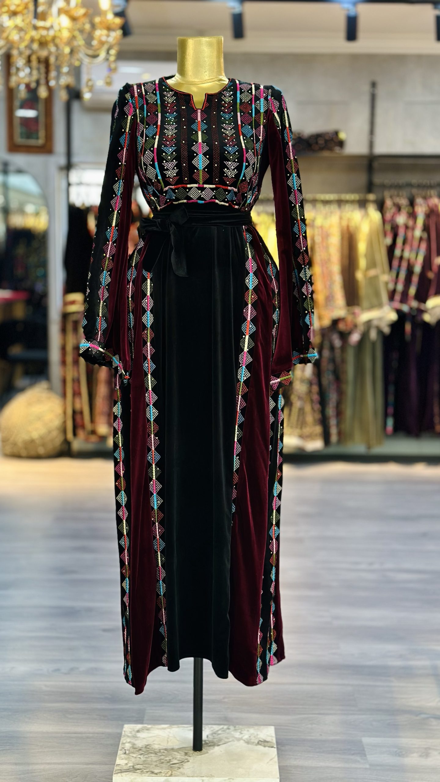 ثوب مخمل باللوان مميزة