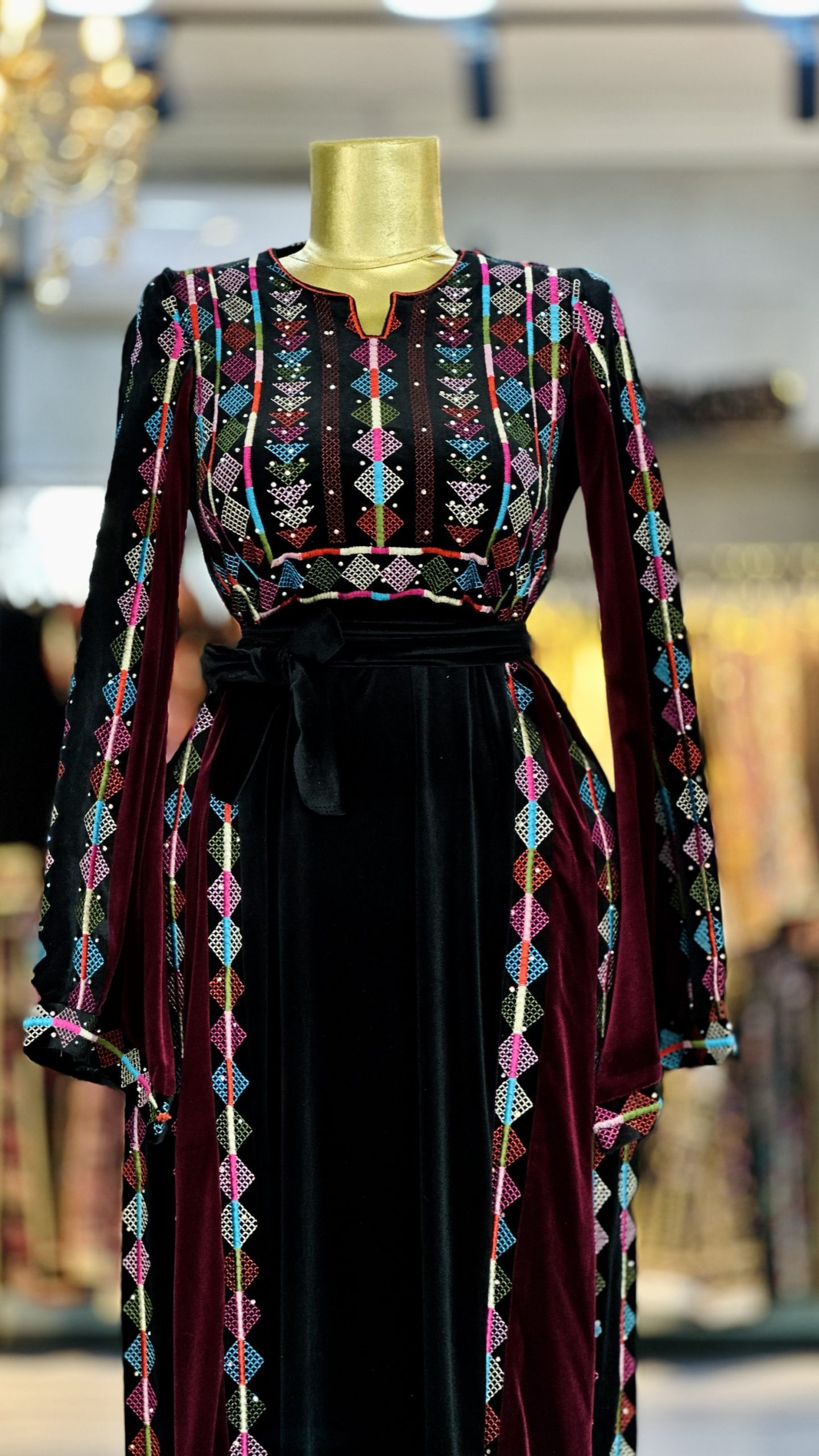 ثوب مخمل باللوان مميزة