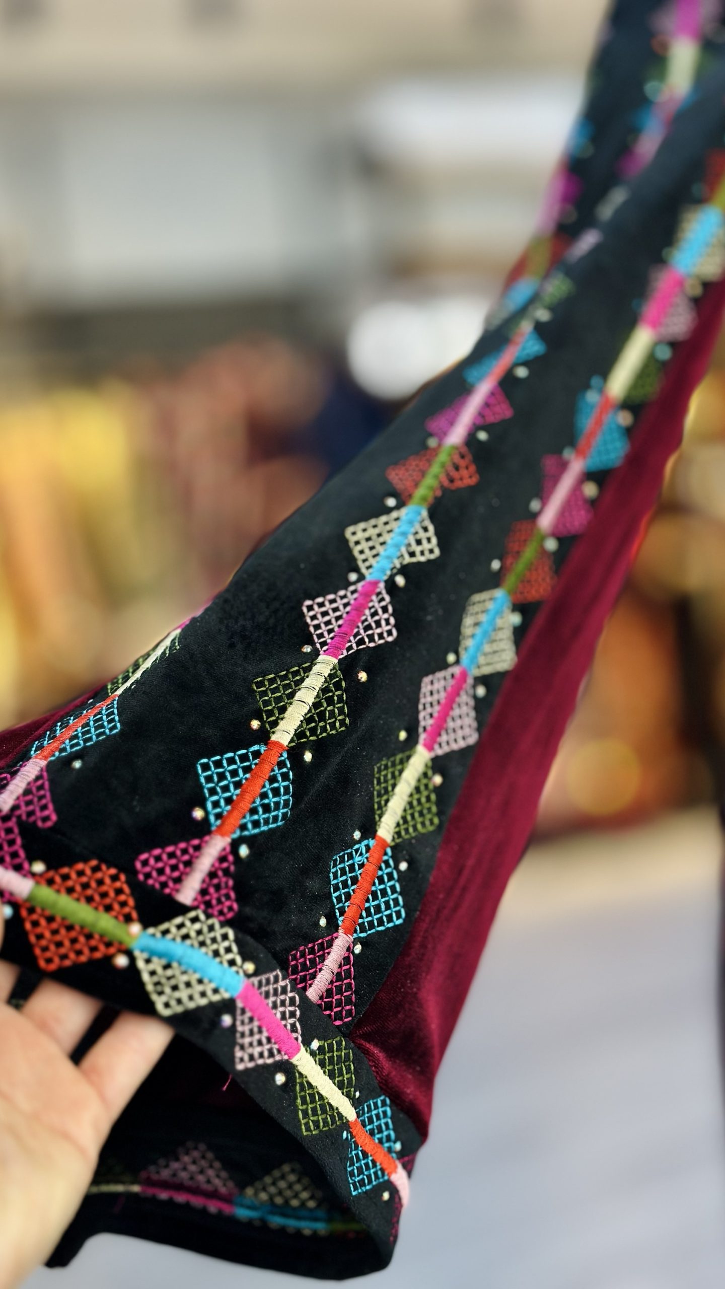 ثوب مخمل باللوان مميزة - Image 4