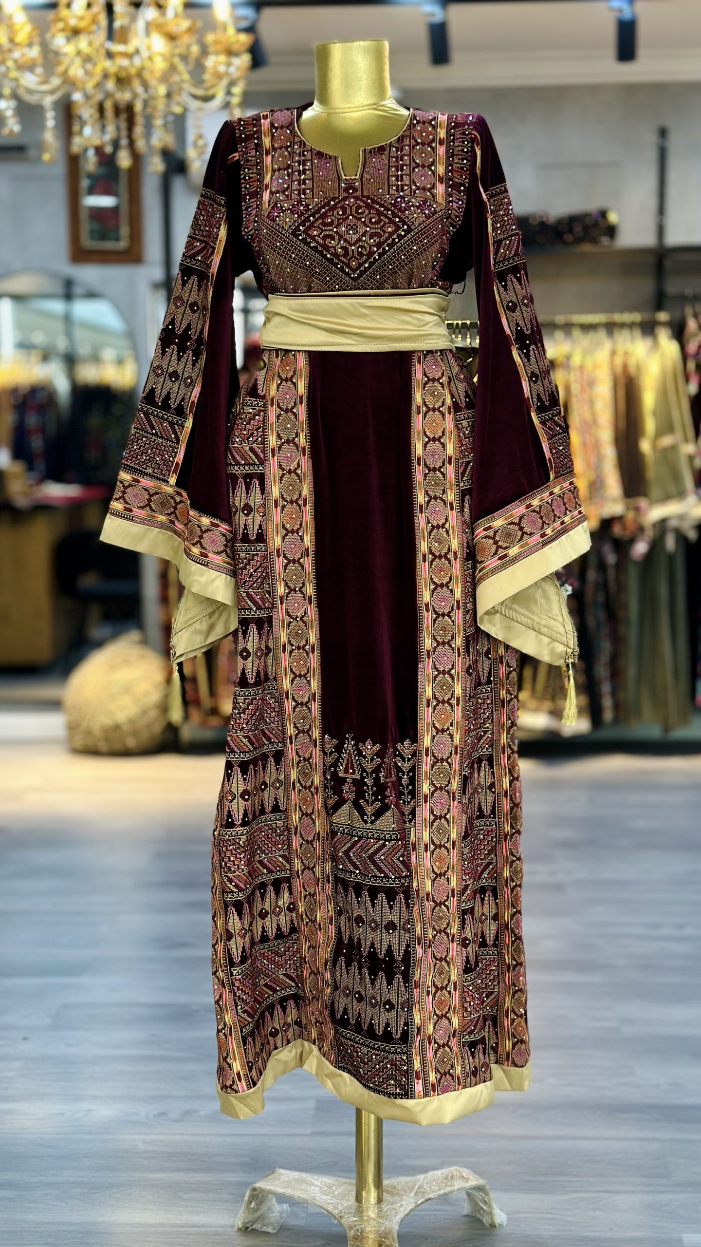 ثوب مخمل ثقيل