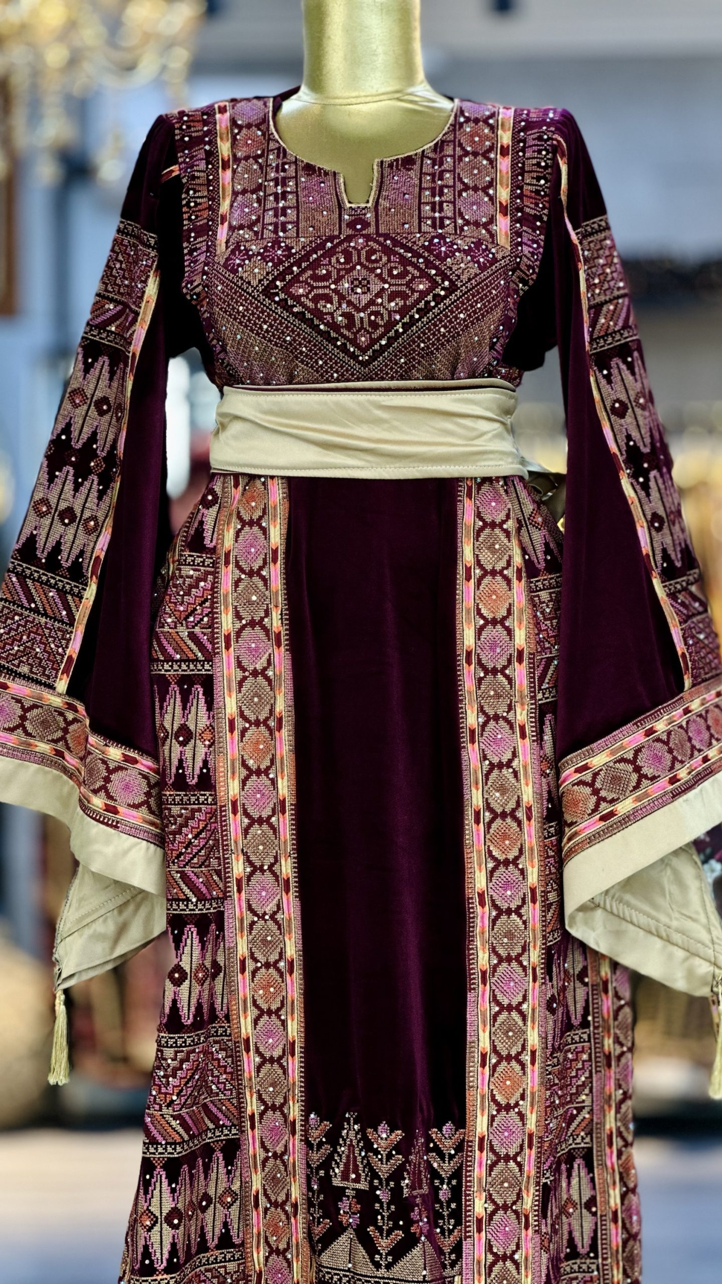 ثوب مخمل ثقيل