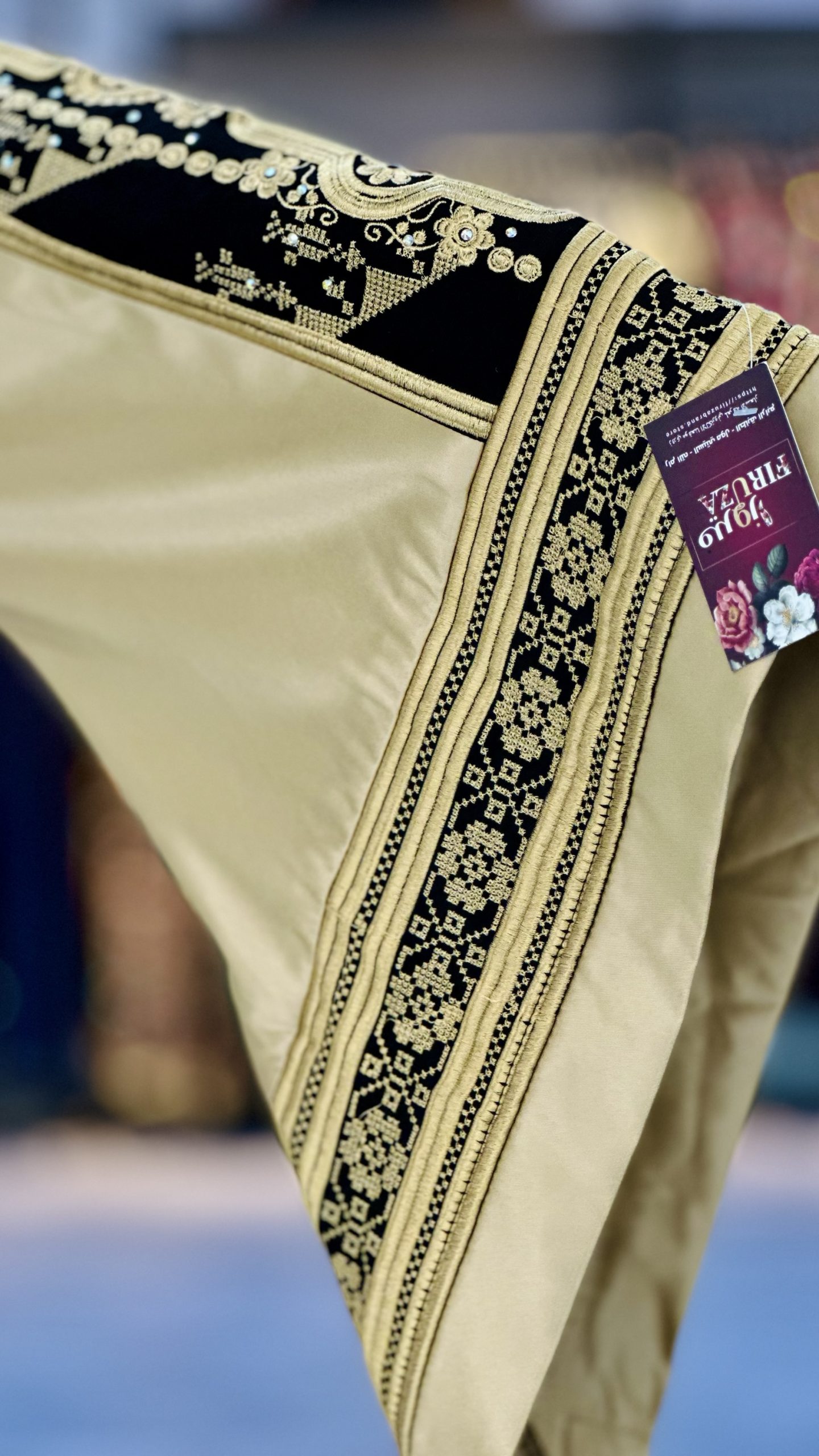 ثوب ذهبي يخطف كل الأنظار - Image 7