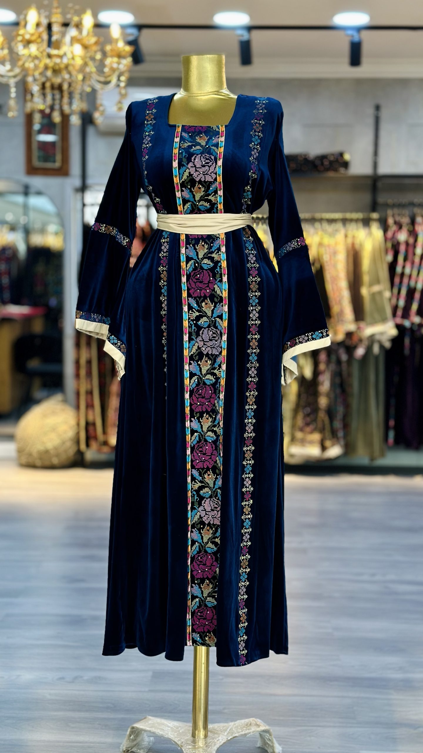 ثوب مخمل بارد