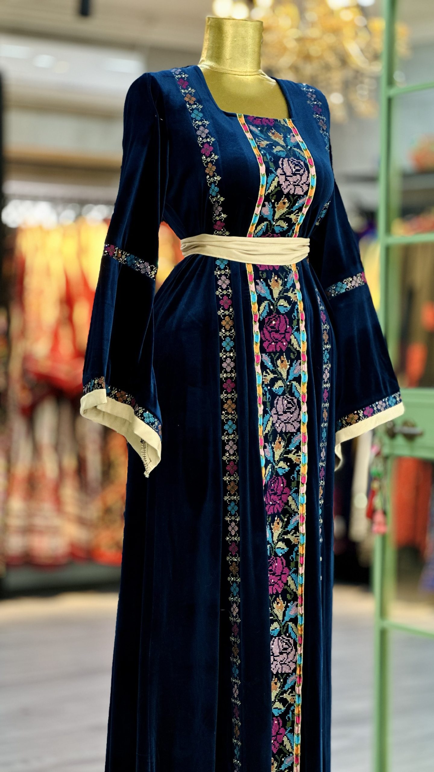 ثوب مخمل بارد