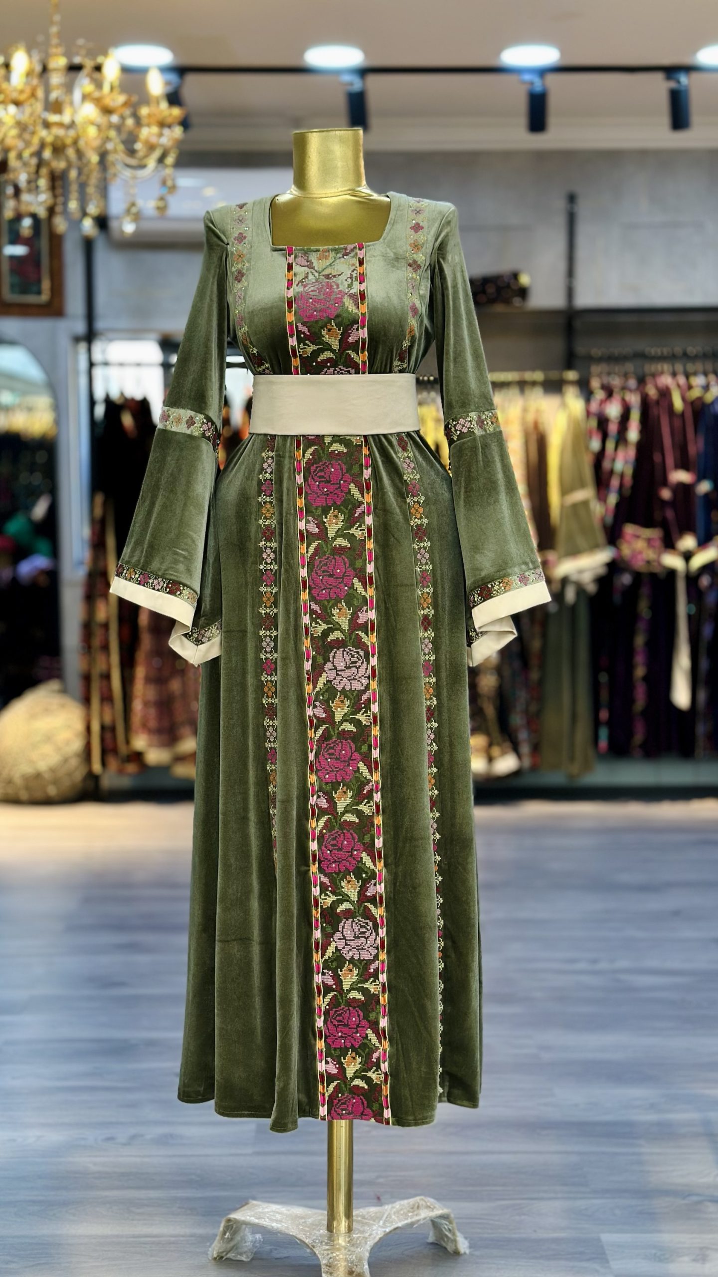 ثوب مخمل بارد