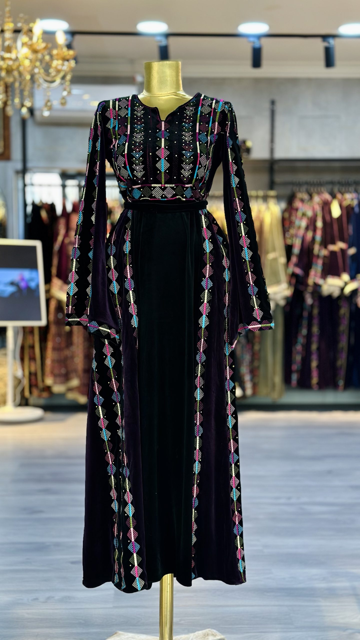 ثوب مخمل بارد