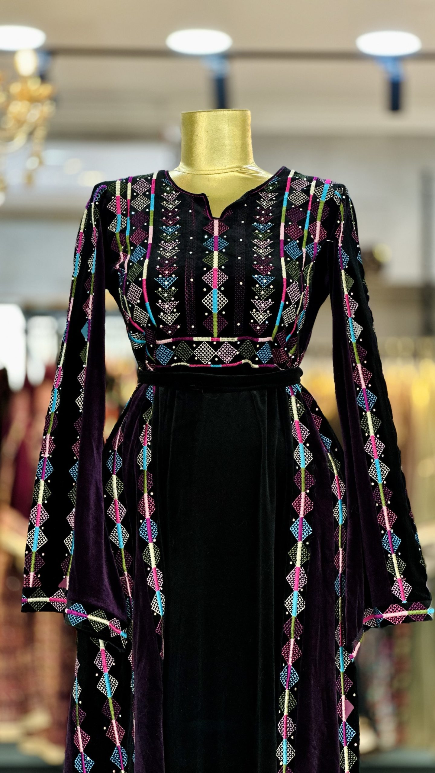 ثوب مخمل بارد