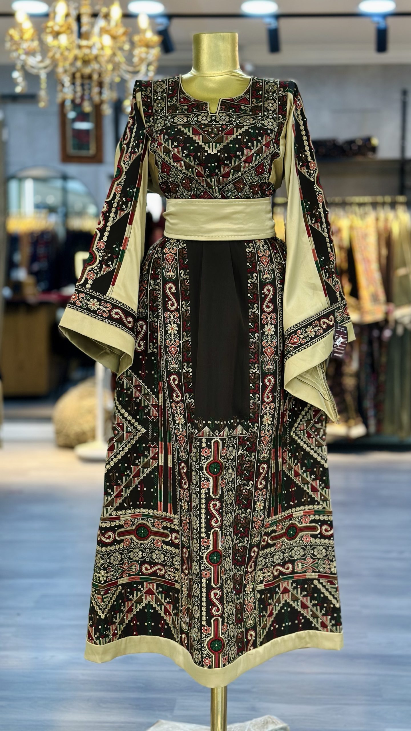 ثوب فخم وثقيل