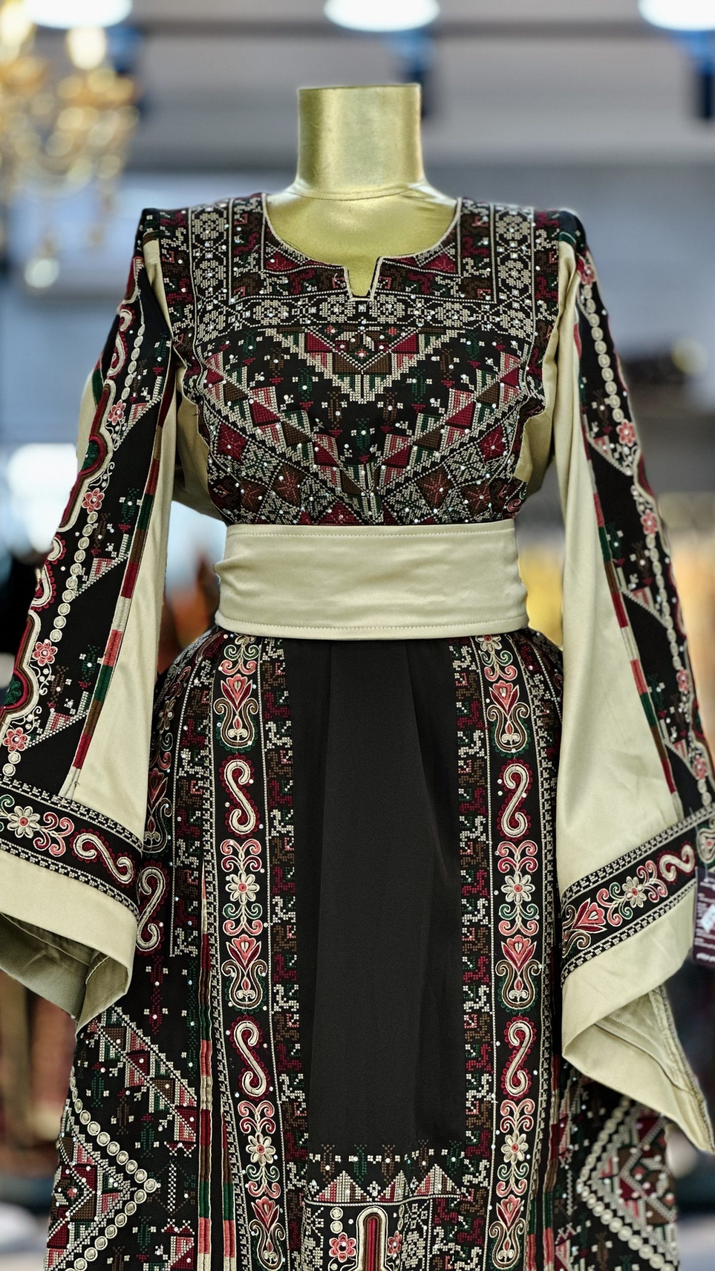 ثوب فخم وثقيل