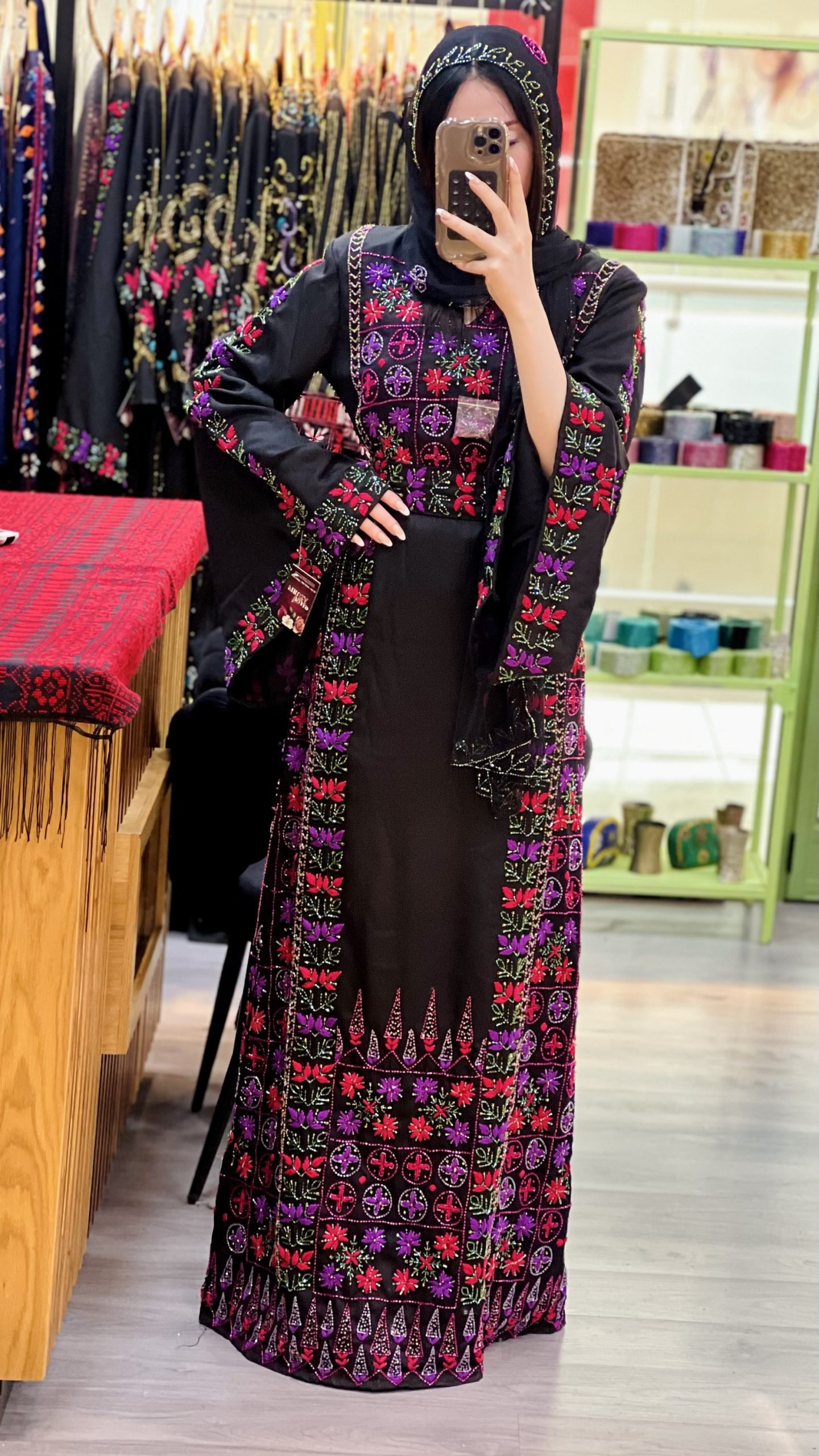 ثوب شك خرز يدوي مع تطريز حرير dmc