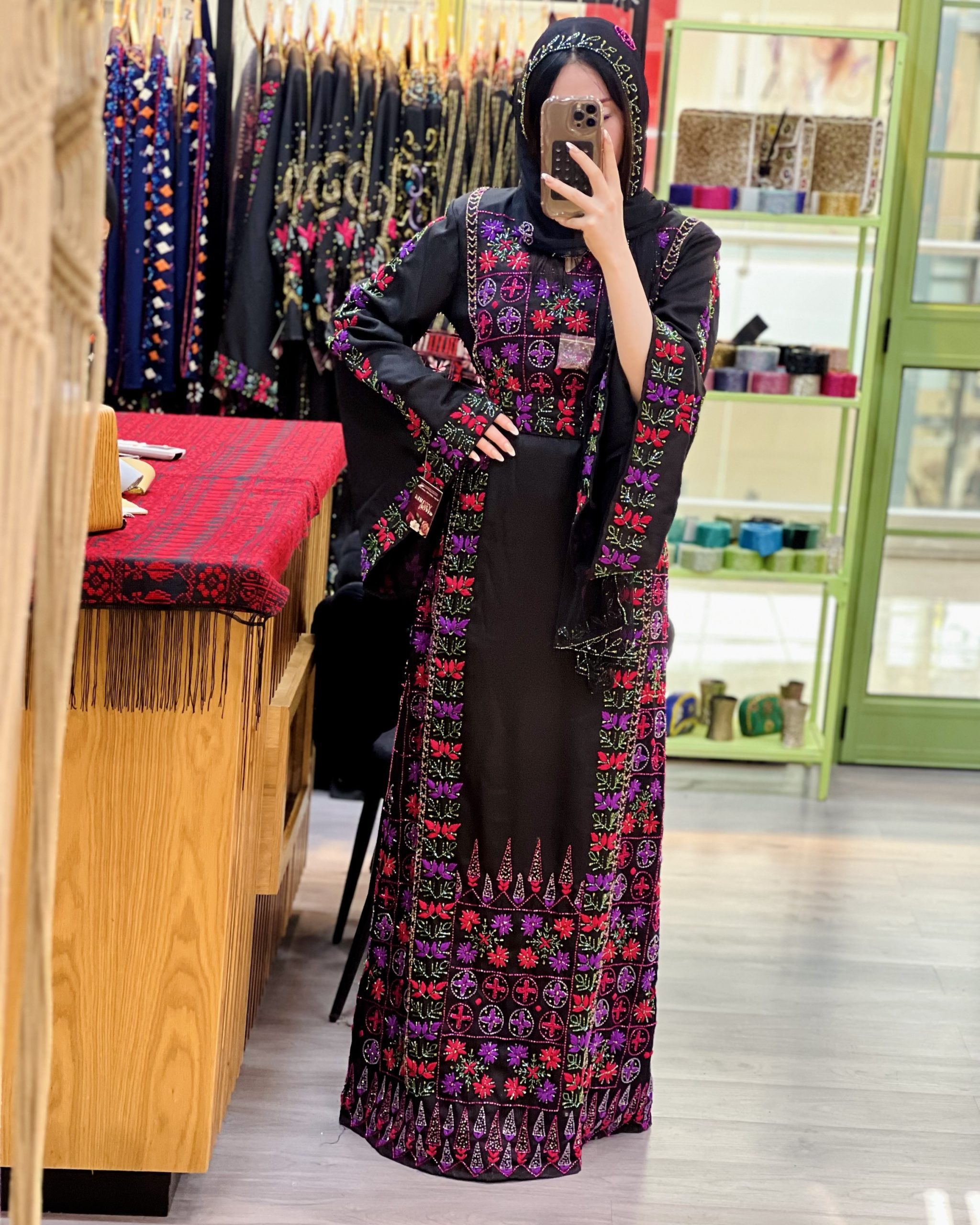 ثوب شك خرز يدوي مع تطريز حرير dmc