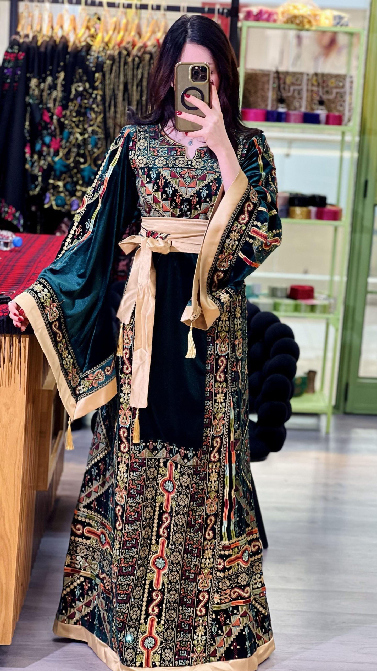 ثوب مخمل ثقيل