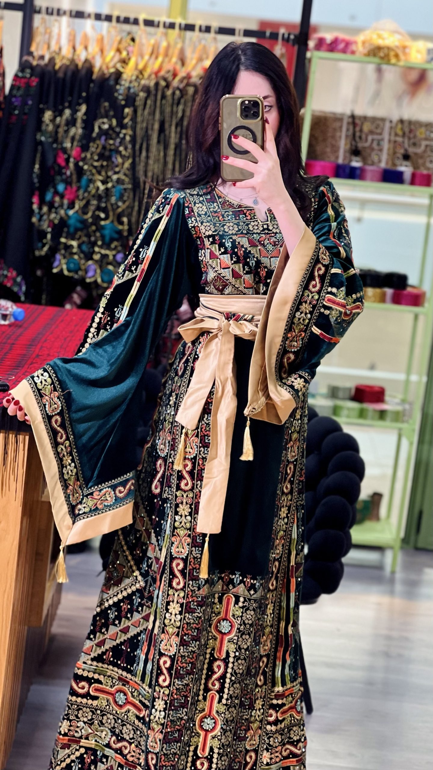 ثوب مخمل ثقيل