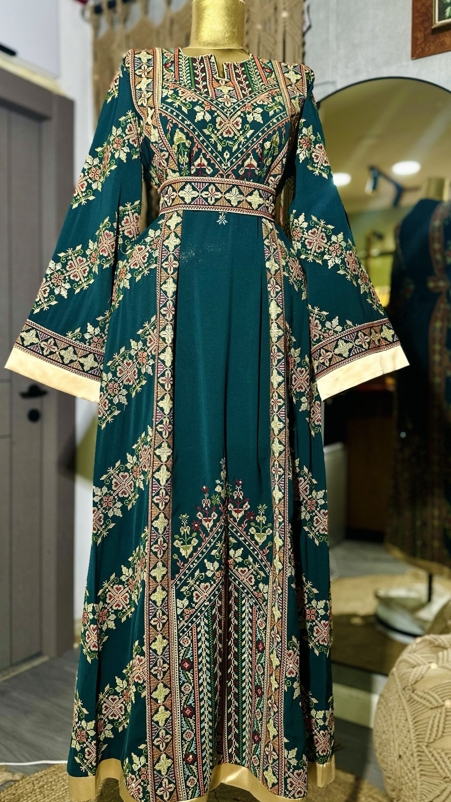 ثوب فخم وثقيل