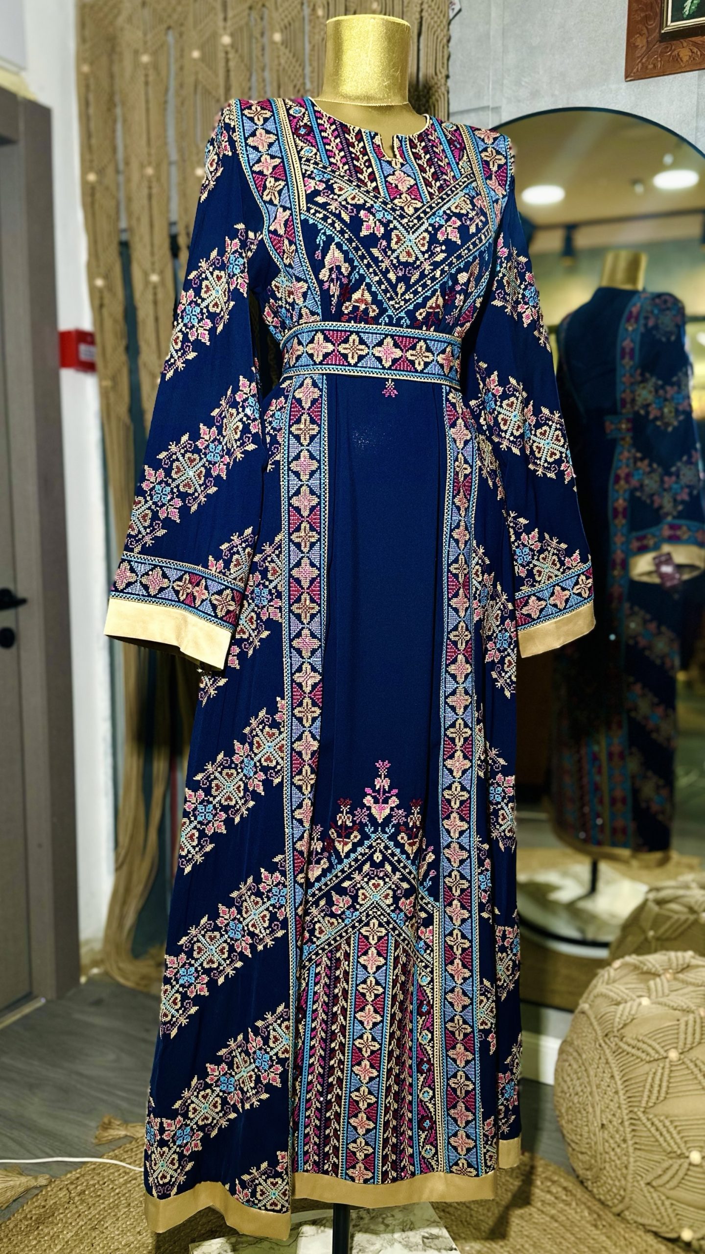 ثوب فخم وثقيل