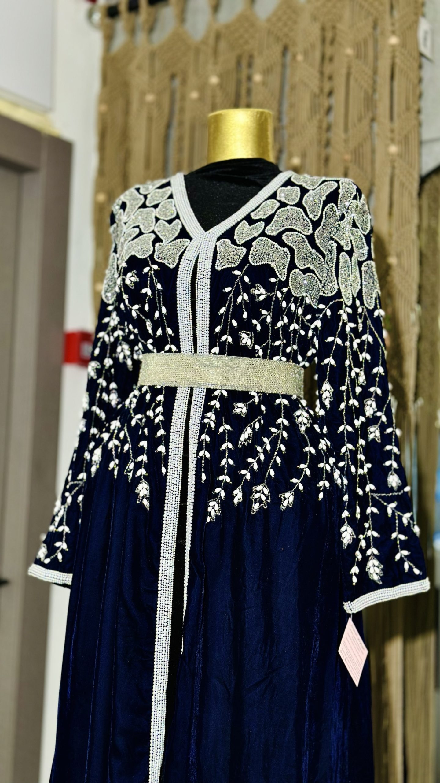 عباية فخمة بلون المحلي