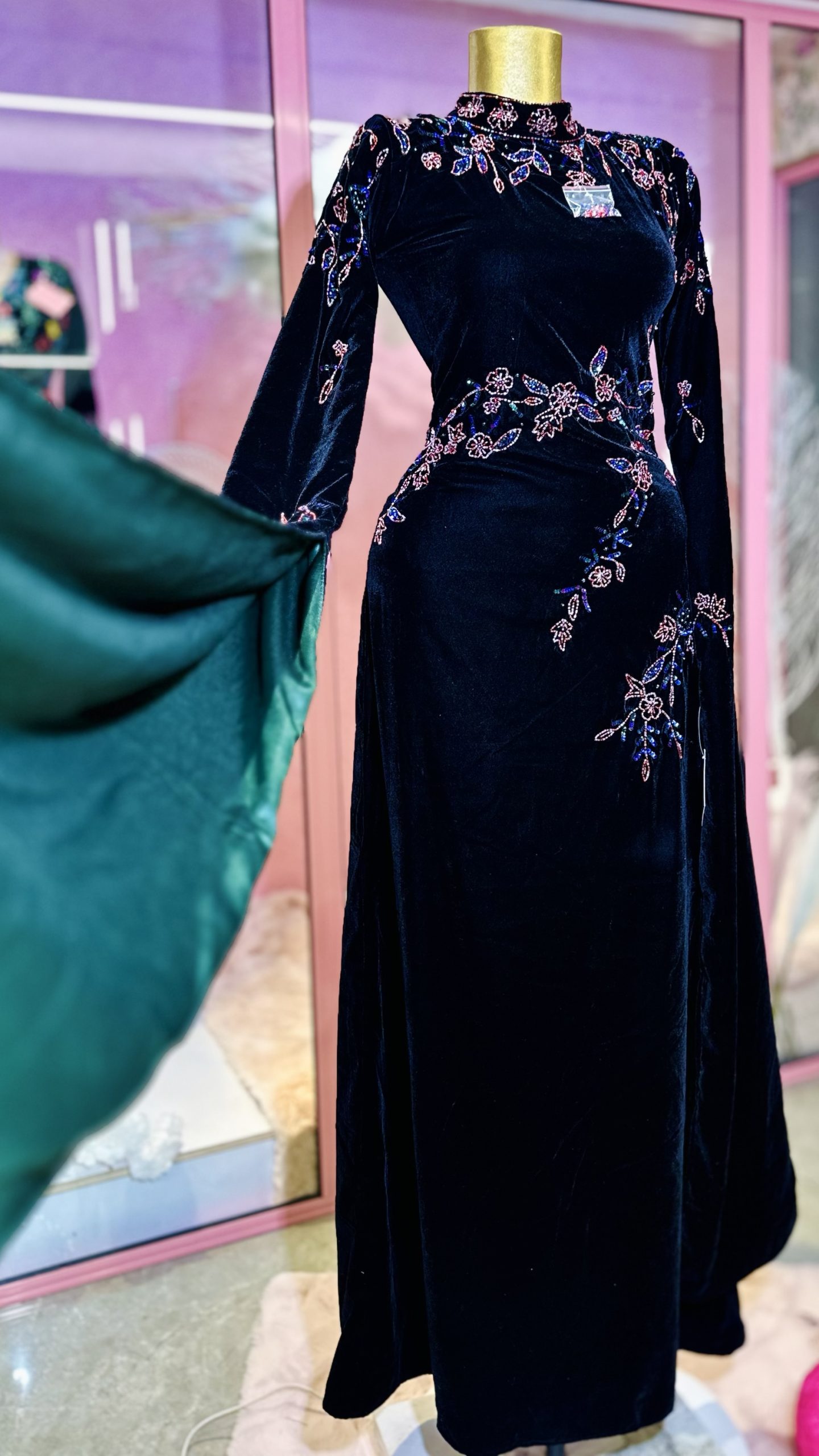 فيتان كله شك يدوي فاااااخر جدا ومخمل بزبط لكل الفصول والادين مبطنة