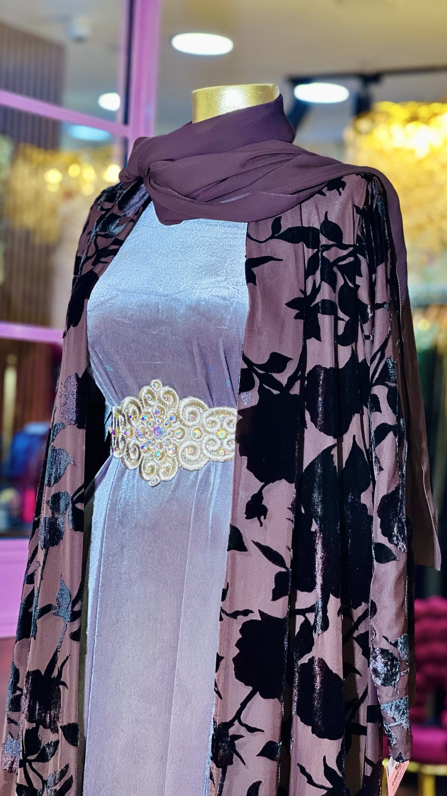 عباية مخمل بلون البني