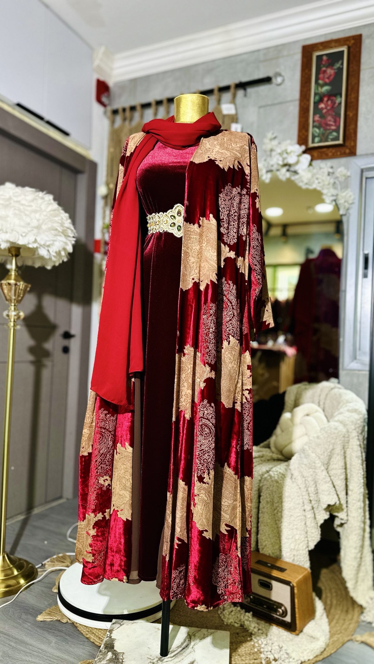 عباية مخمل بلون الخمري