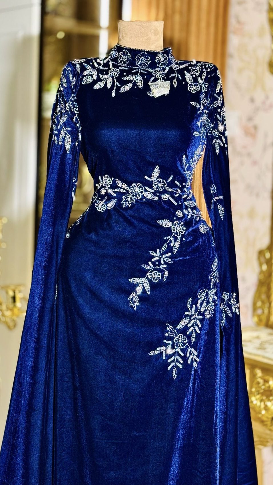 فستان مخمل شك خرز يدوي بالكامل - Image 4