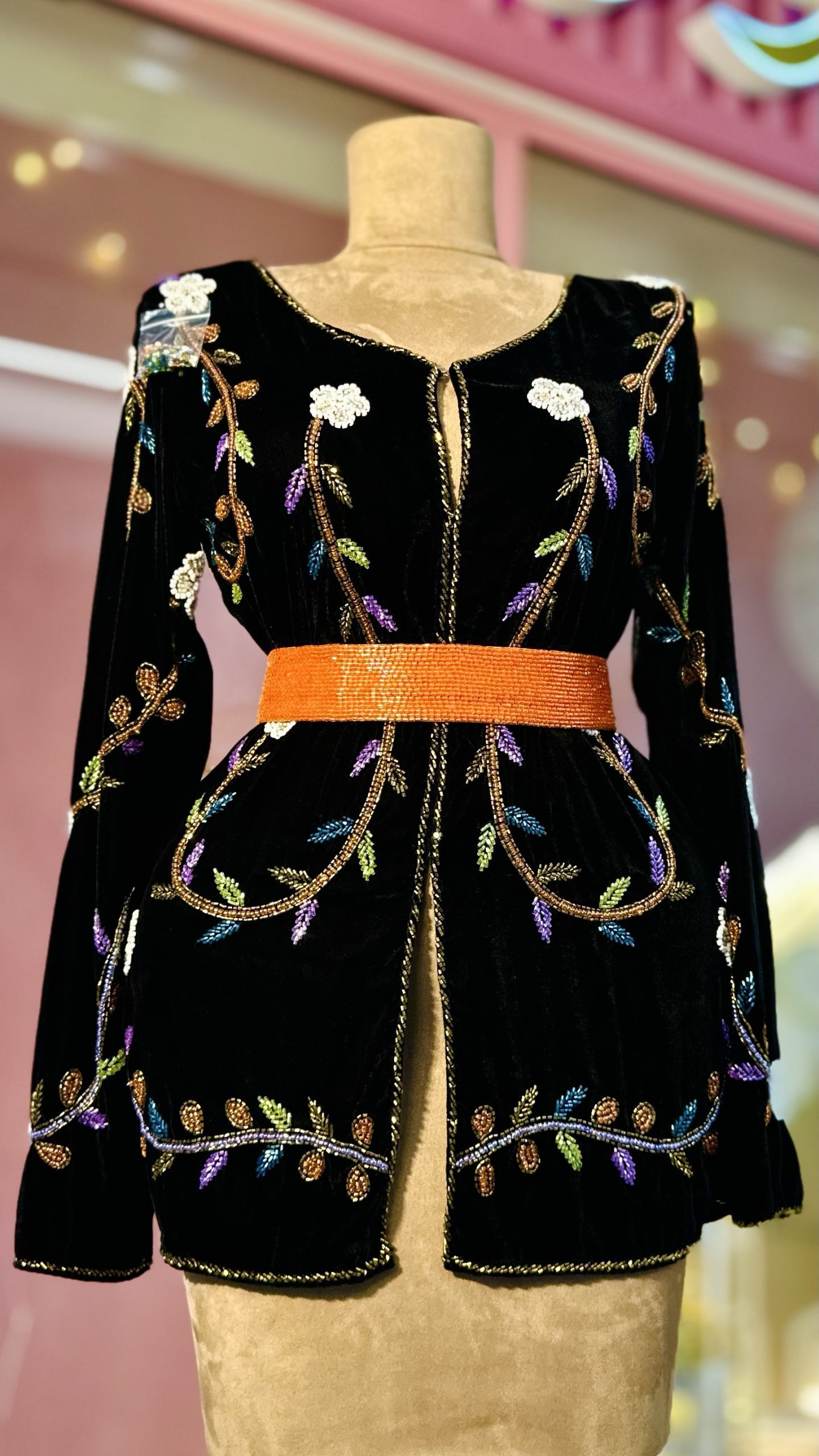 جاكيت شك خرز يدوي