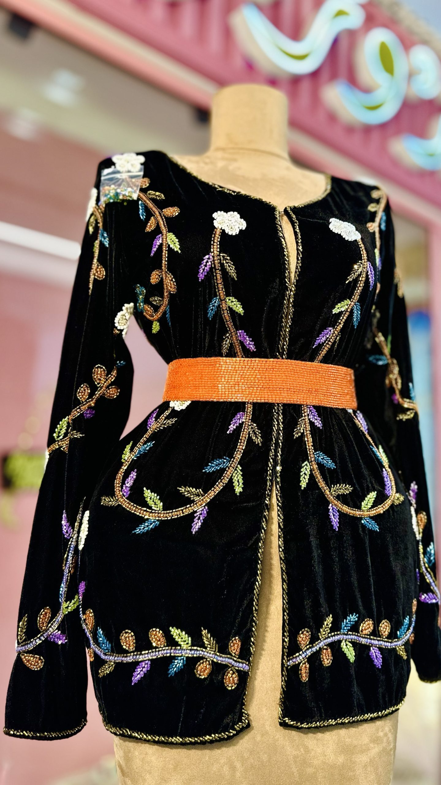 جاكيت شك خرز يدوي