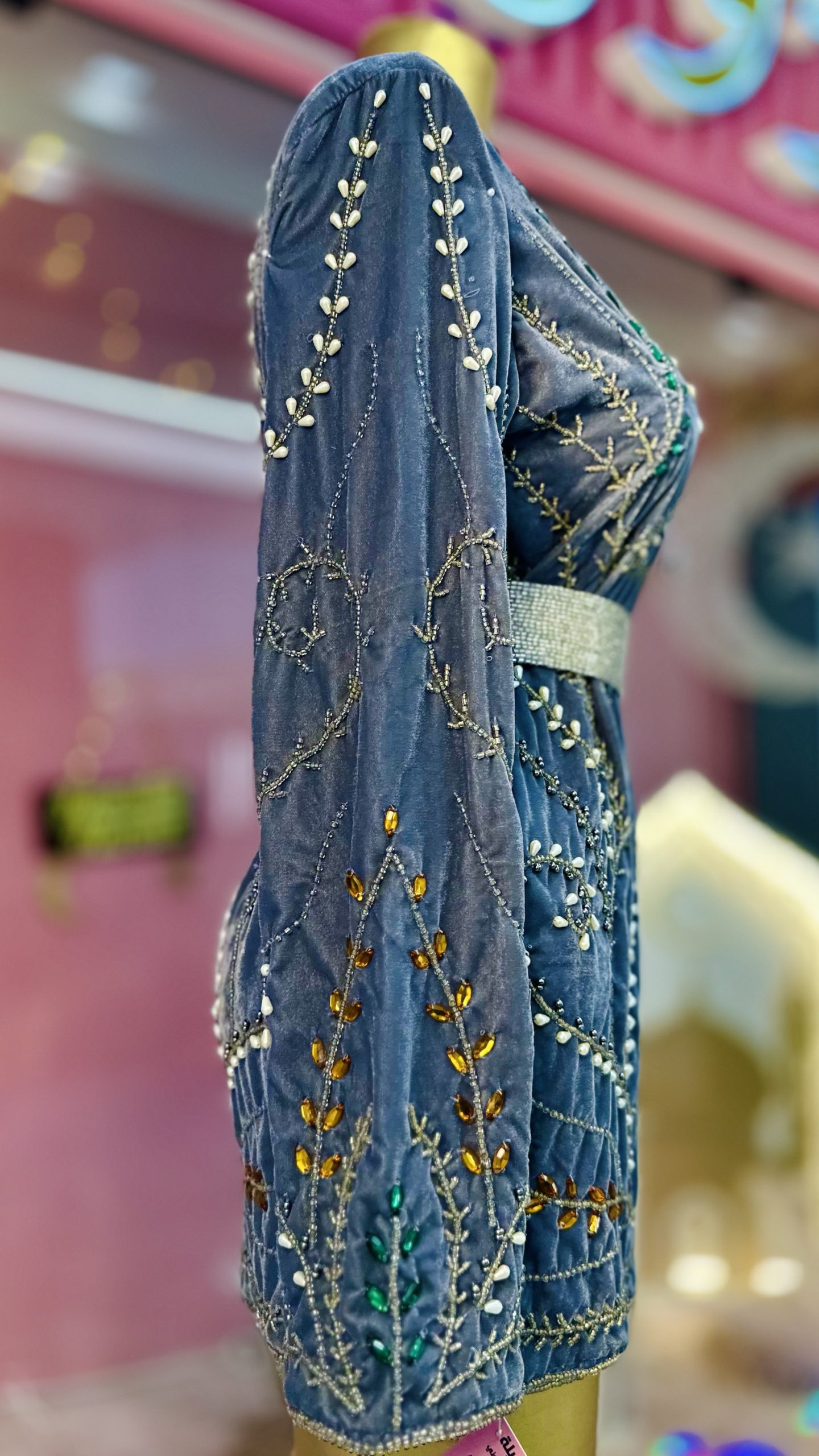 جاكيت شك خرز بلون مميز