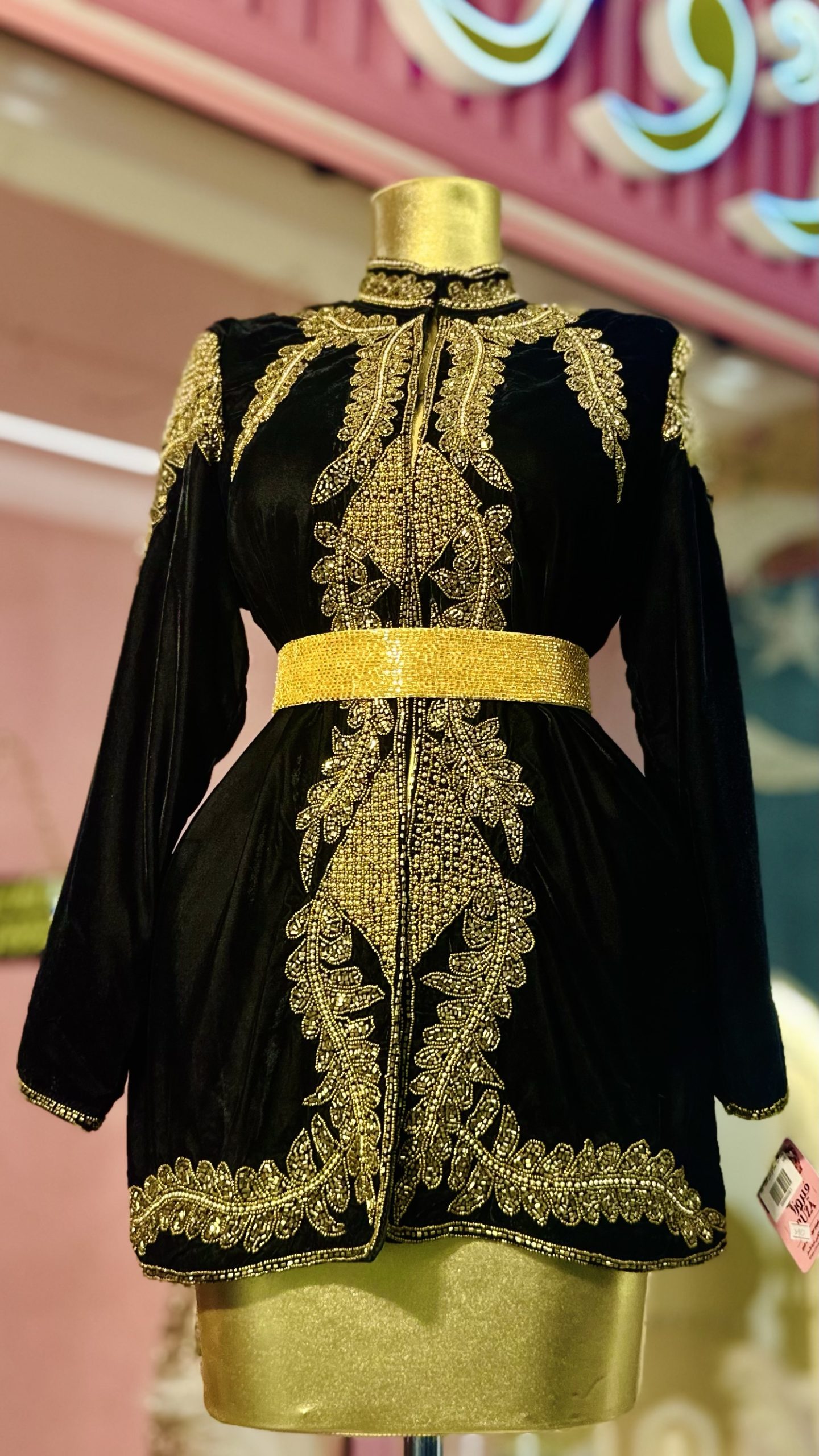 جاكيت مخمل بارد شك خرز يدوي بالكامل