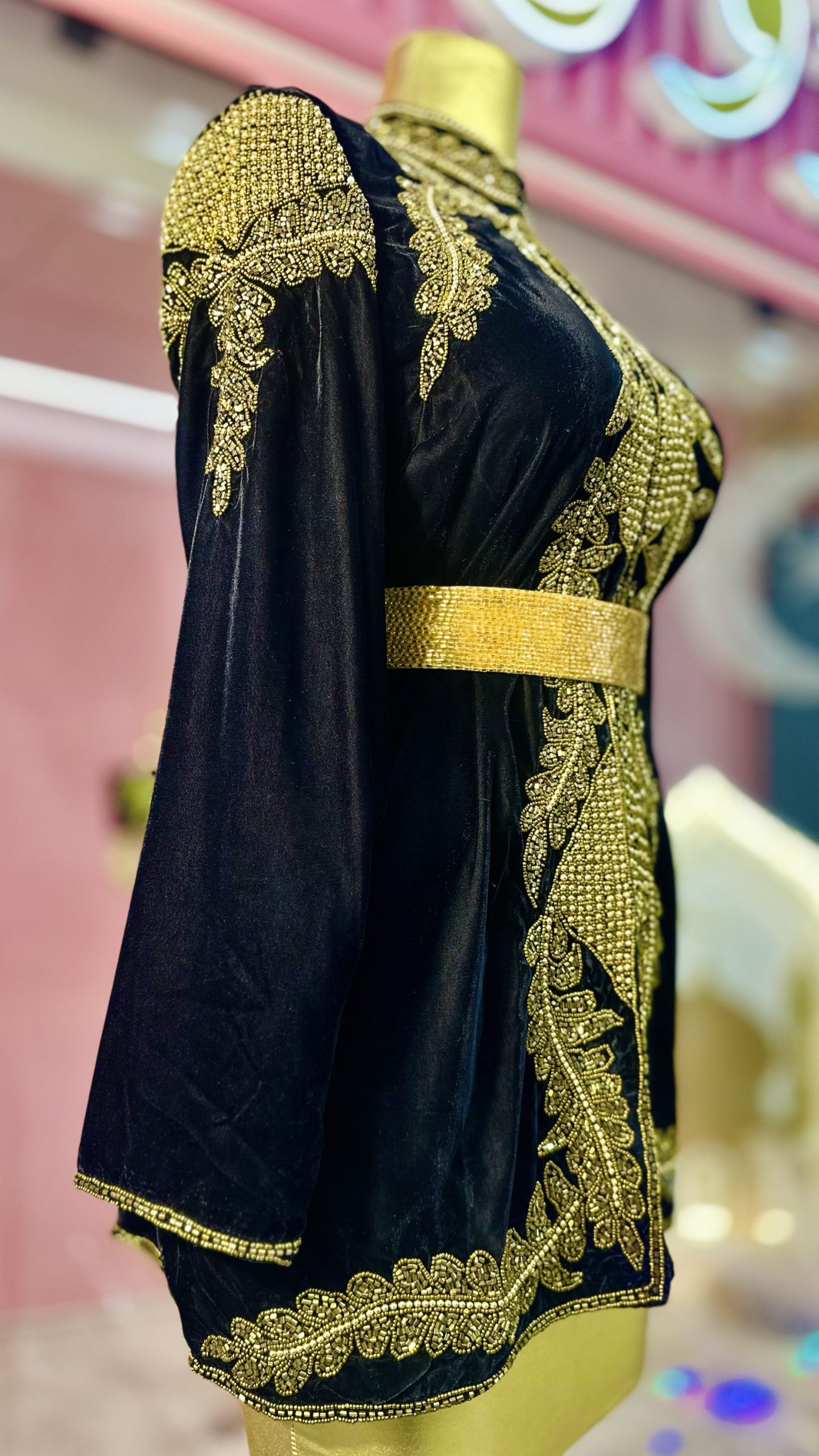 جاكيت مخمل بارد شك خرز يدوي بالكامل - Image 3