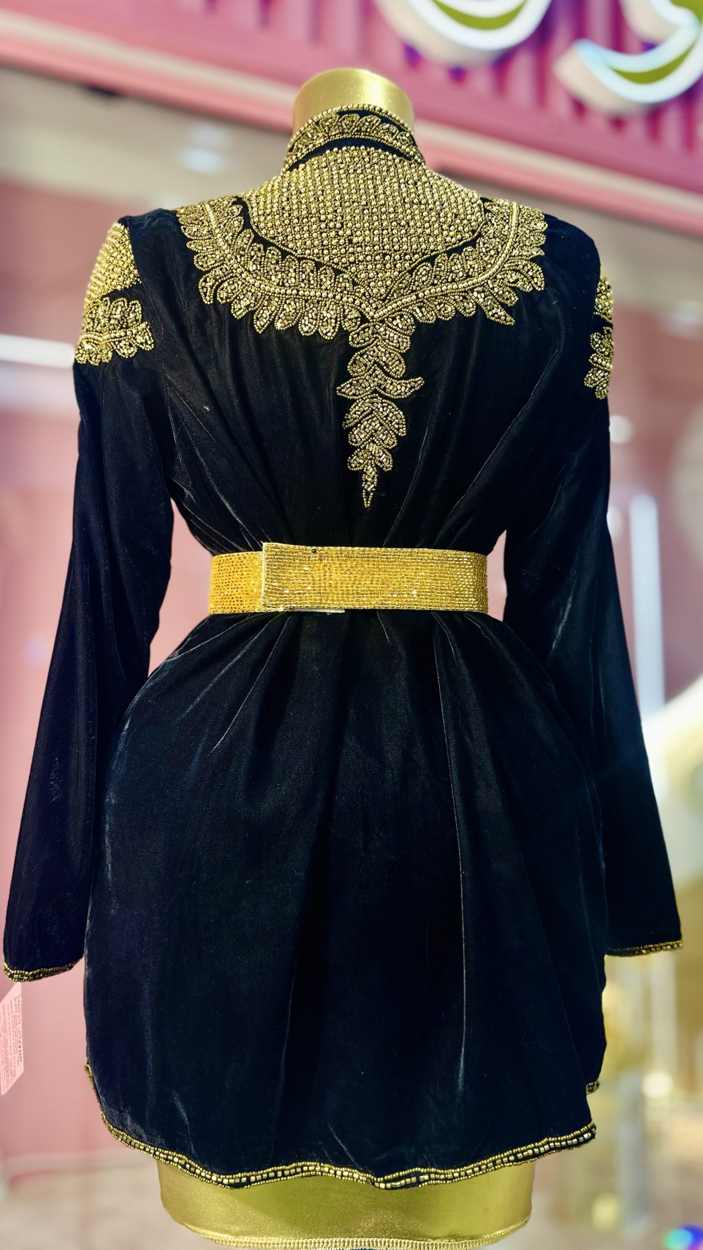 جاكيت مخمل بارد شك خرز يدوي بالكامل - Image 4