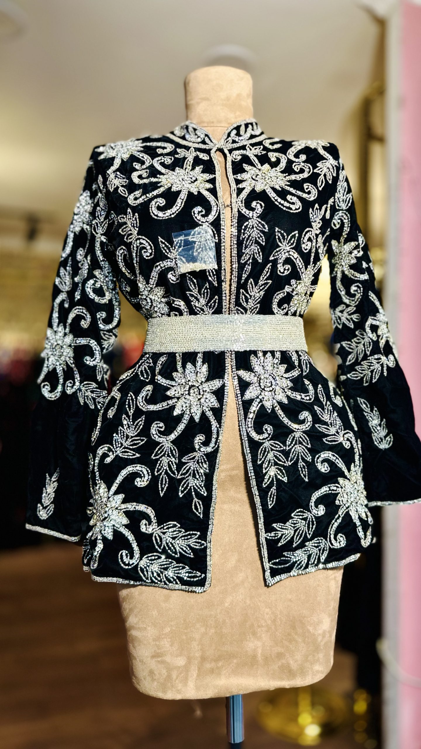 جاكيت شك خرز يدوي