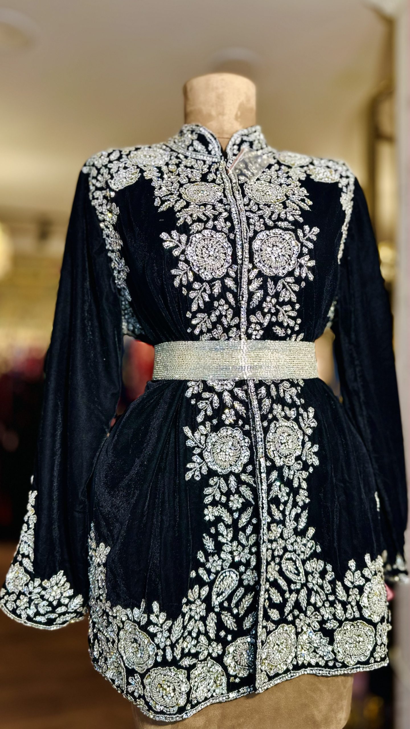 جاكيت شك خرز يدوي