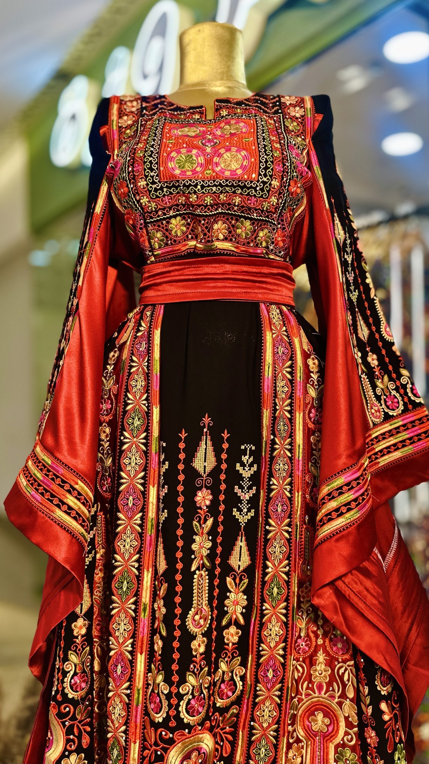 ثوب فخم وثقيل